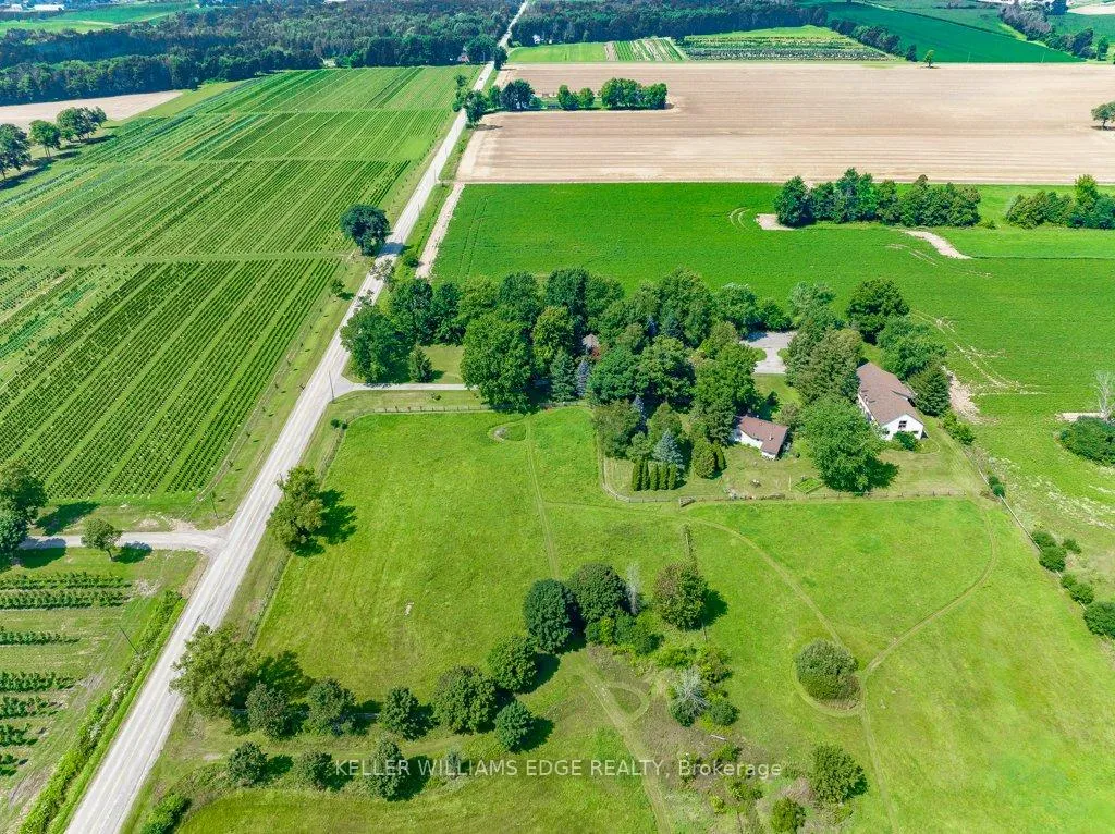 Photo 3 of 682 Westover Road, Hamilton, Rural Flamborough — HOMEH