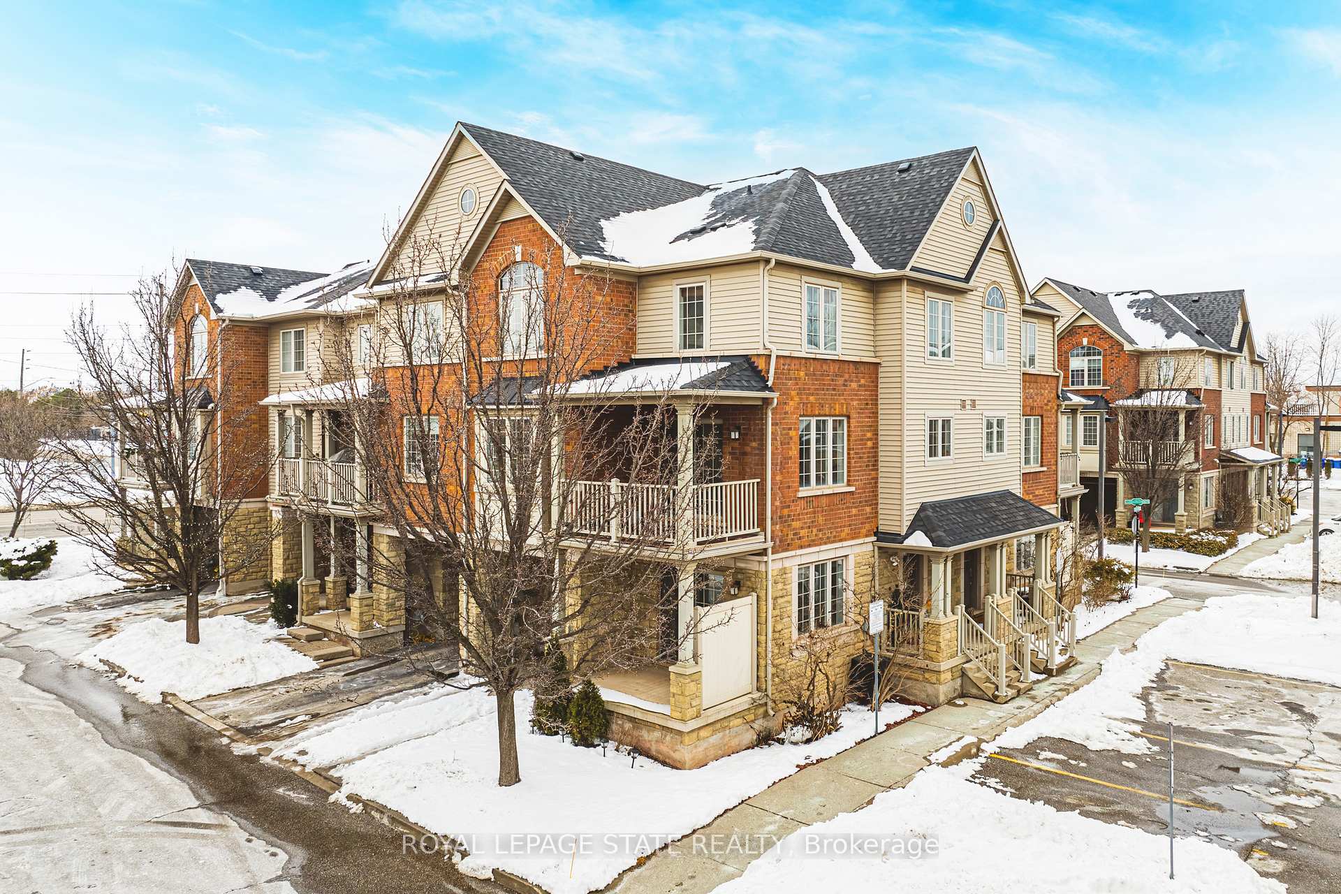 Photo 2 of 623 Mcconachie, Burlington, Shoreacres — HOMEH