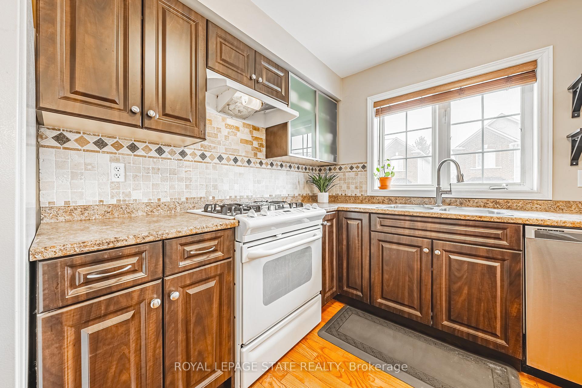 Photo 27 of 623 Mcconachie, Burlington, Shoreacres — HOMEH
