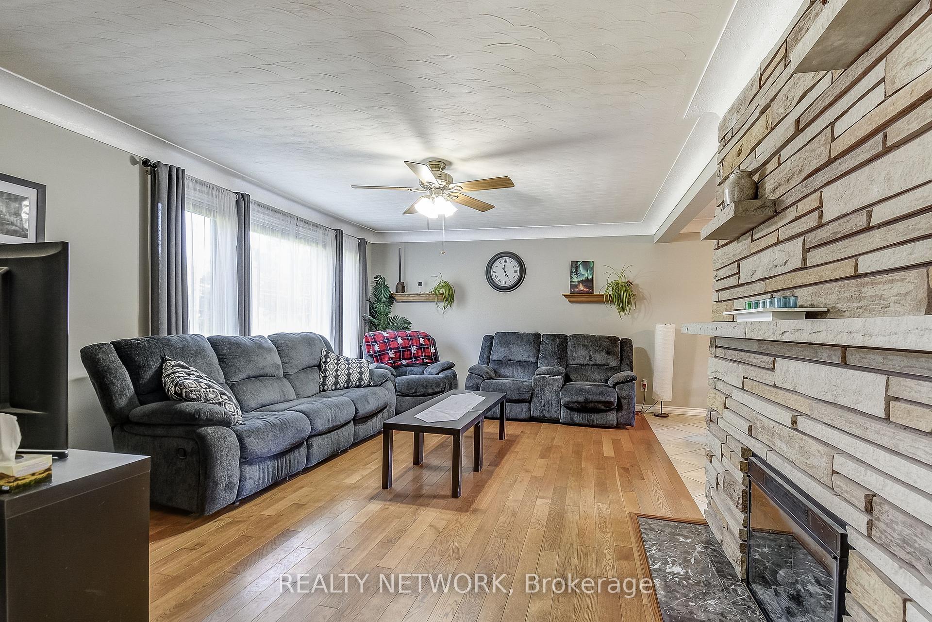 Photo 12 of 68 Aldercrest Avenue, Hamilton, Allison — HOMEH