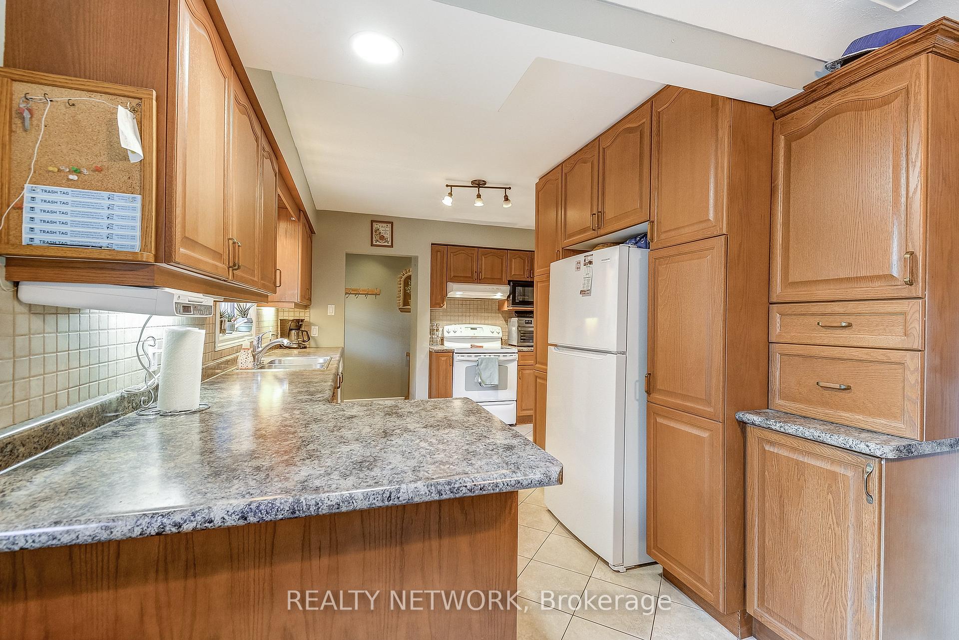 Photo 16 of 68 Aldercrest Avenue, Hamilton, Allison — HOMEH