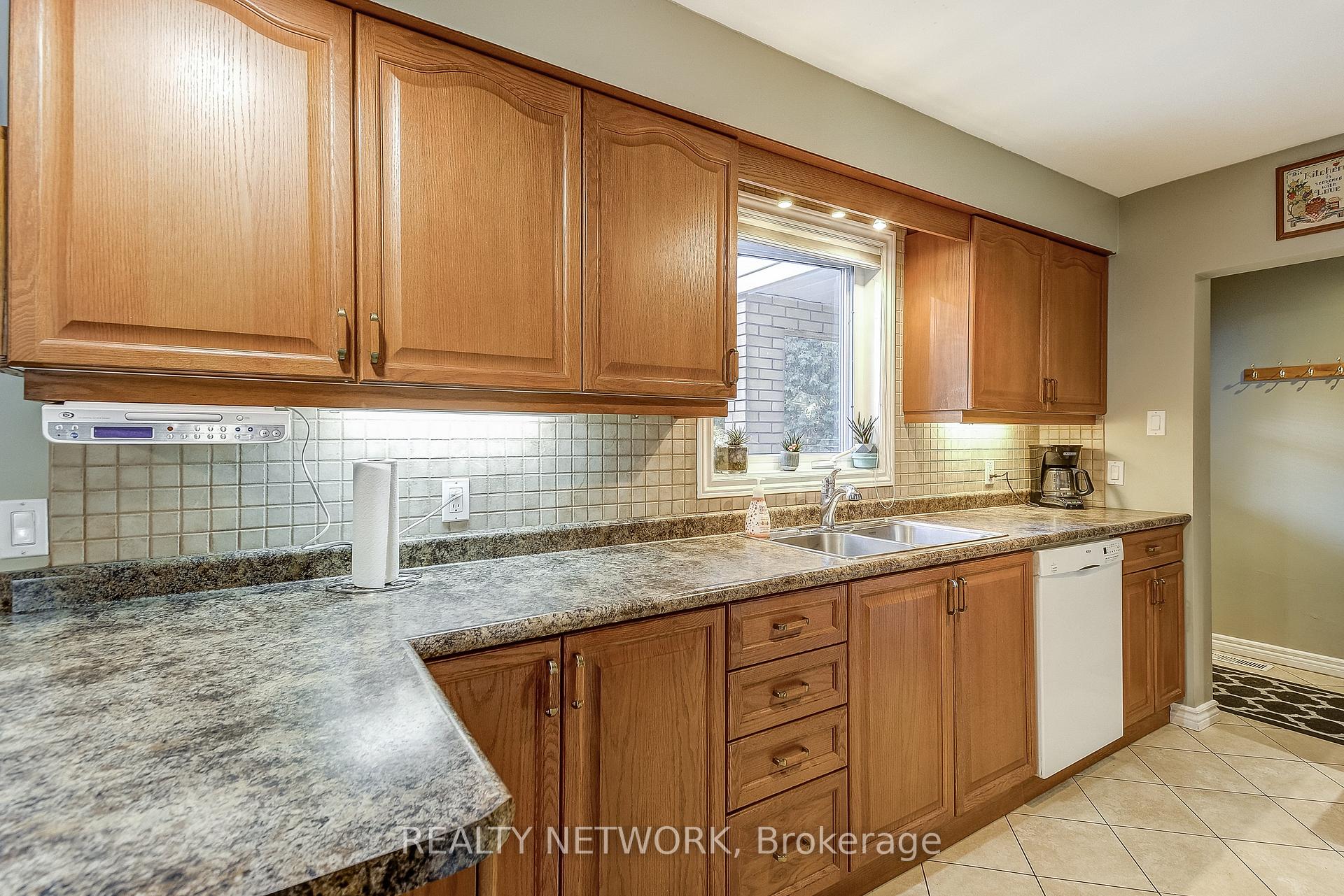 Photo 17 of 68 Aldercrest Avenue, Hamilton, Allison — HOMEH