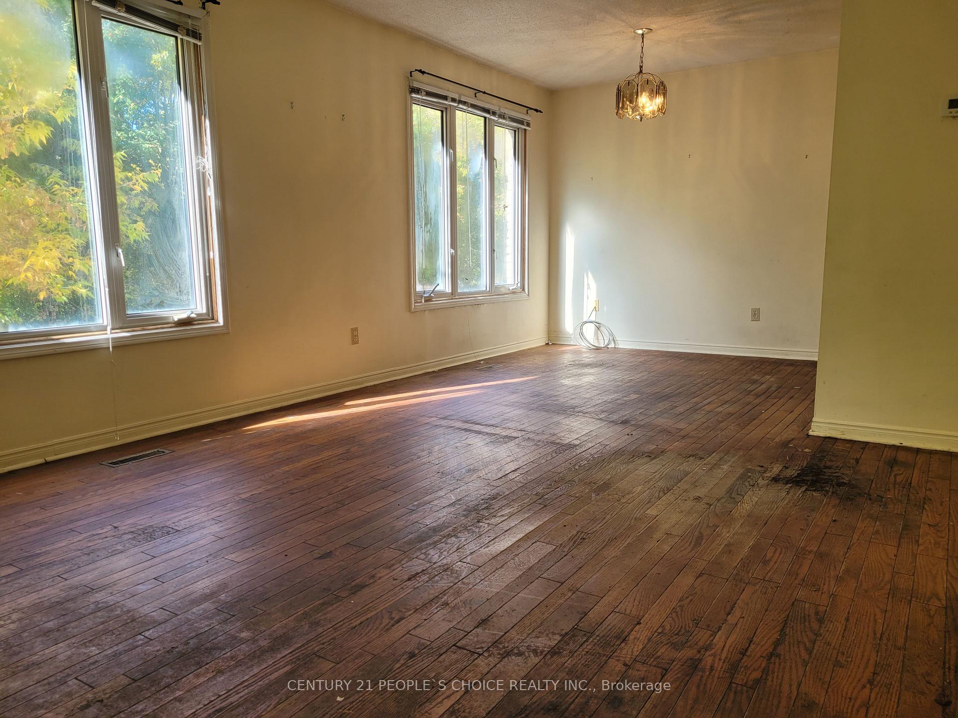 Photo 5 of 76 Elmvale Avenue, Brampton, Heart Lake West — HOMEH