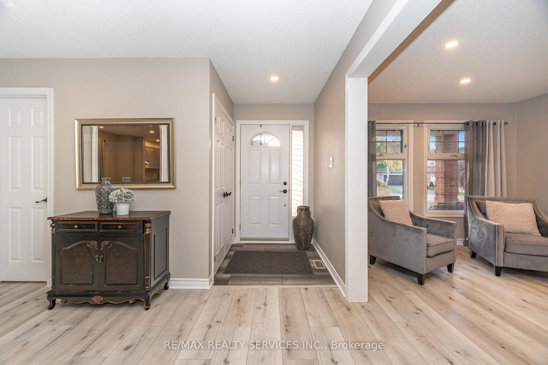 Photo 9 of 25 Deer Valley Drive, Caledon, Bolton West — HOMEH