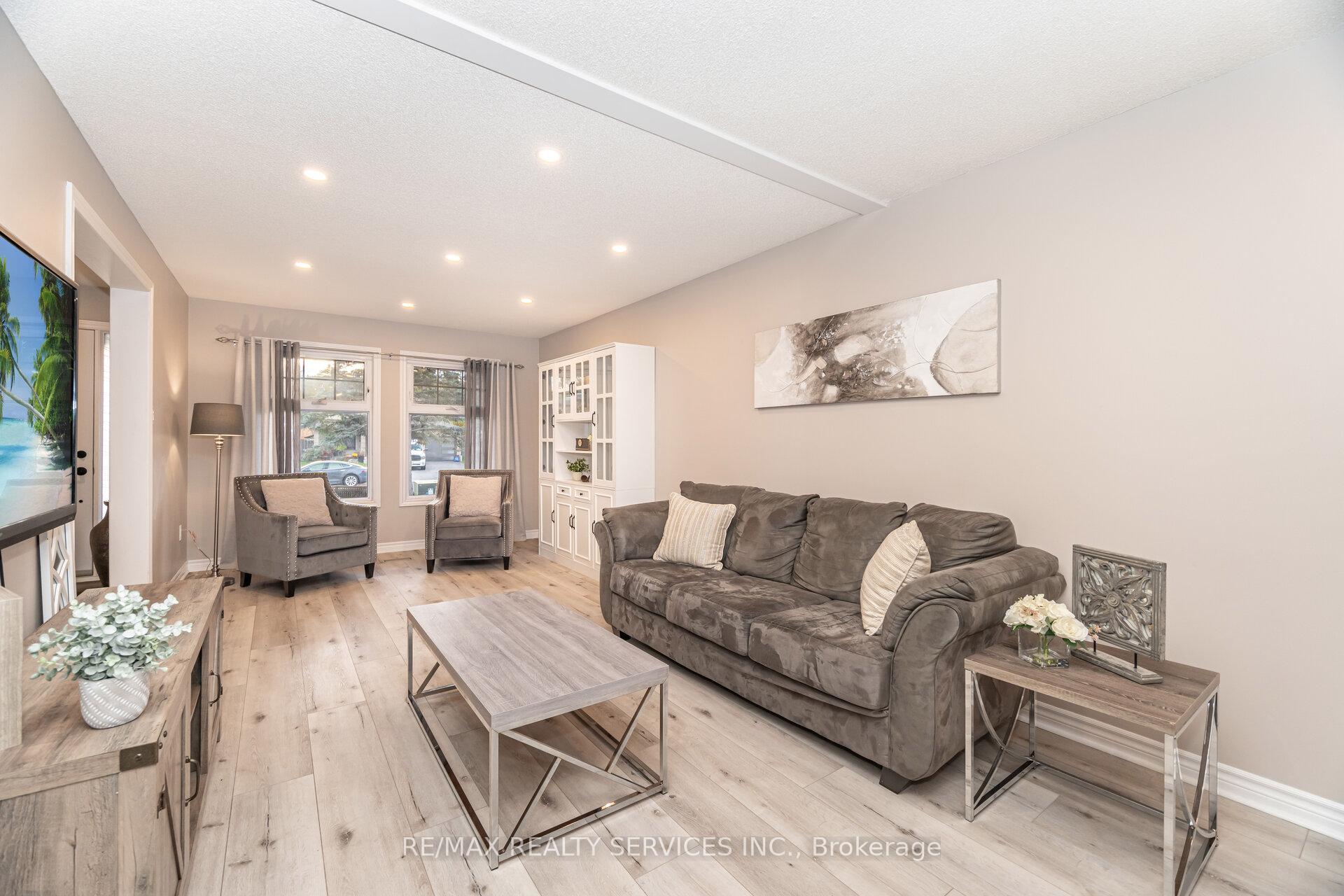 Photo 4 of 25 Deer Valley Drive, Caledon, Bolton West — HOMEH