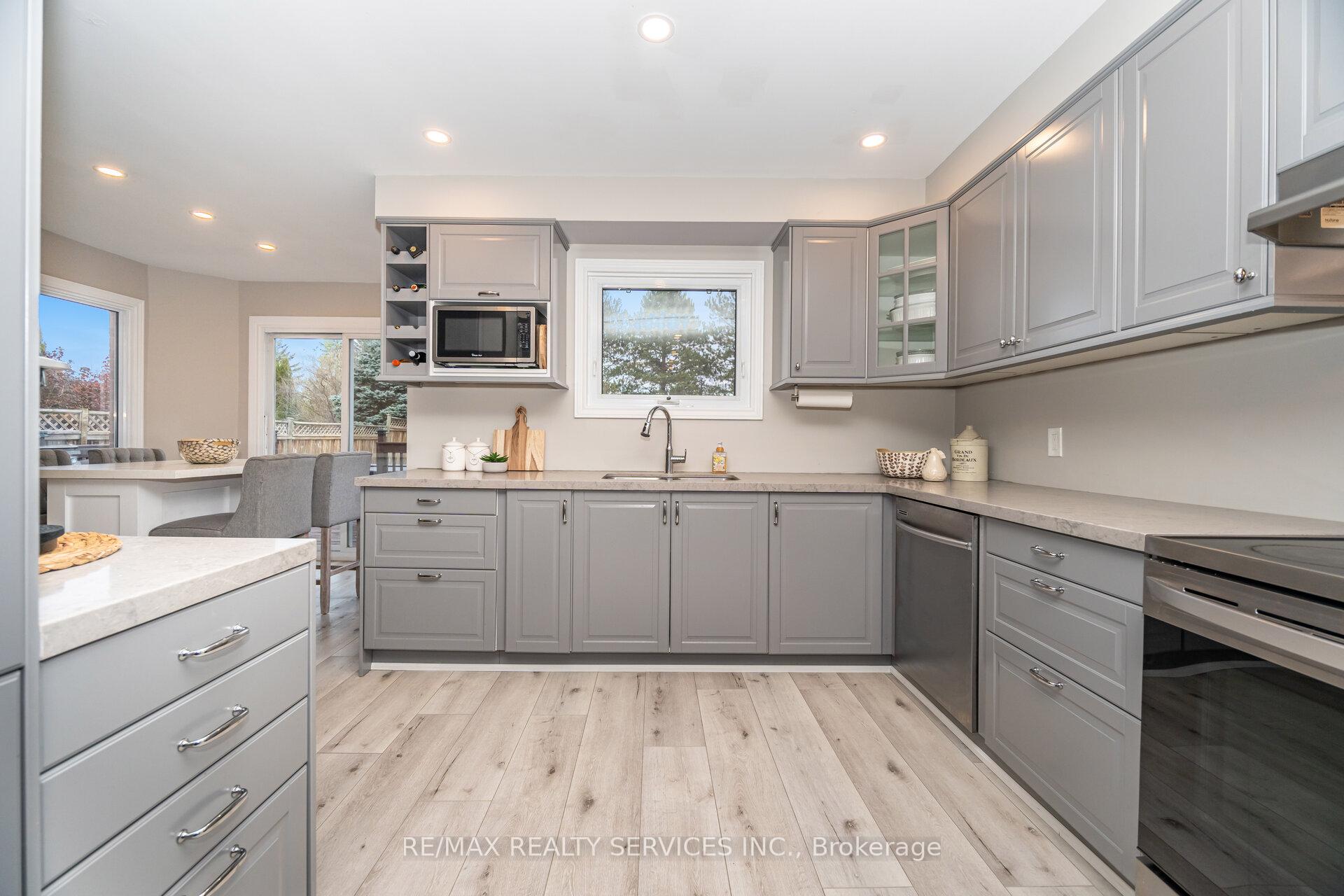 Photo 12 of 25 Deer Valley Drive, Caledon, Bolton West — HOMEH