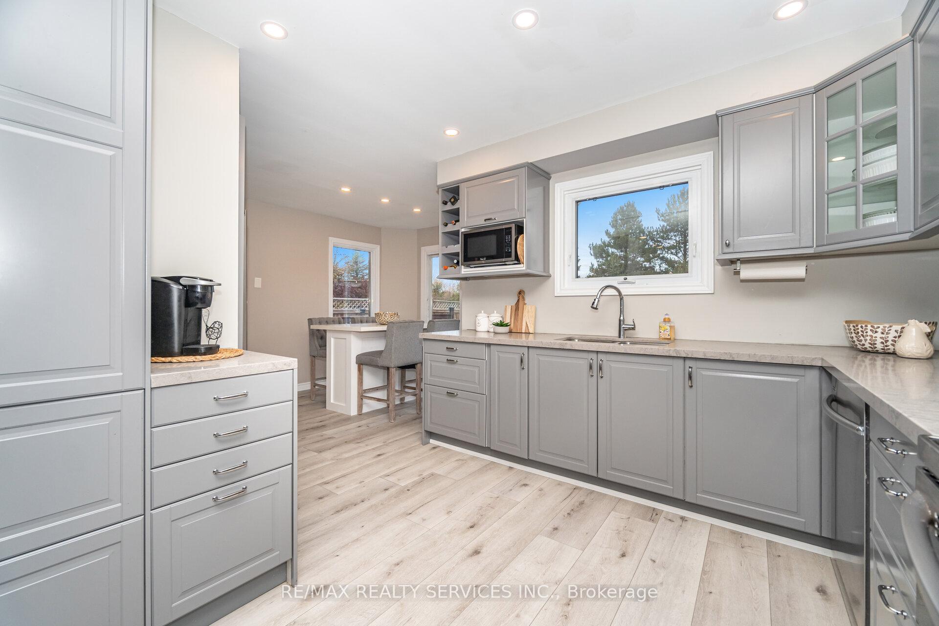 Photo 15 of 25 Deer Valley Drive, Caledon, Bolton West — HOMEH
