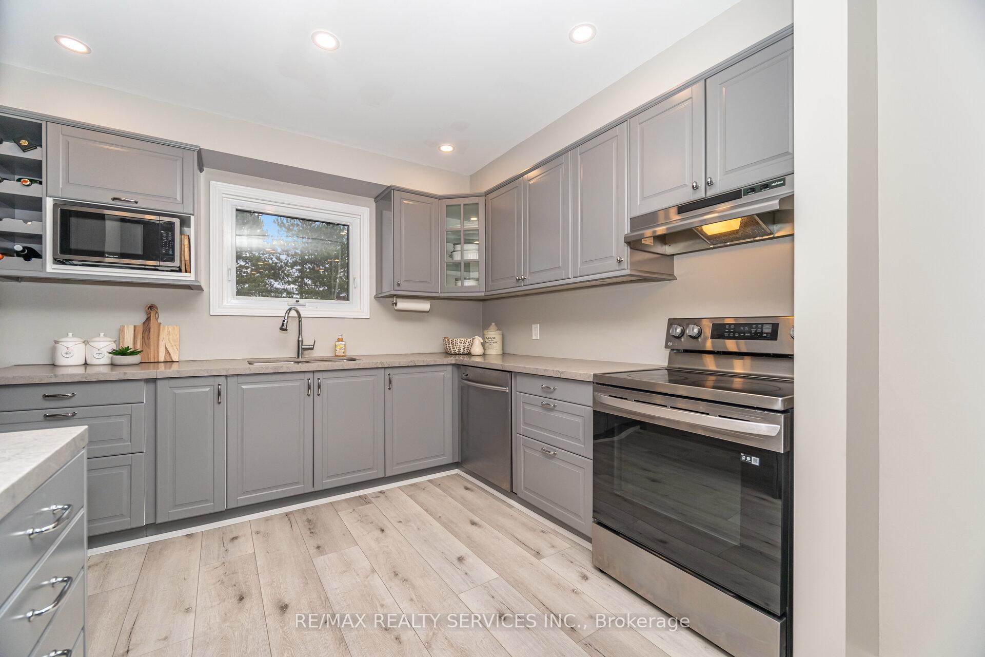 Photo 16 of 25 Deer Valley Drive, Caledon, Bolton West — HOMEH