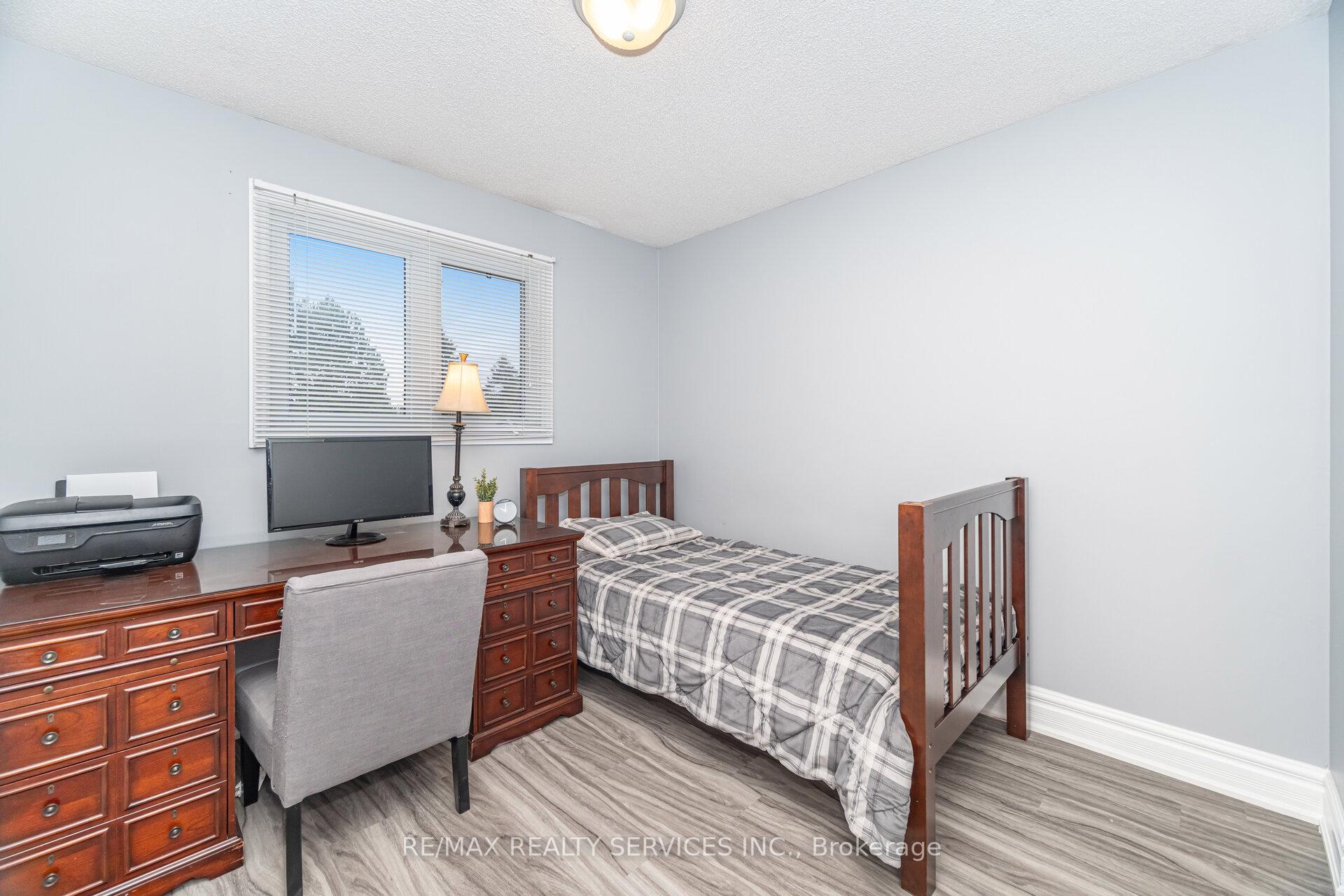 Photo 32 of 25 Deer Valley Drive, Caledon, Bolton West — HOMEH