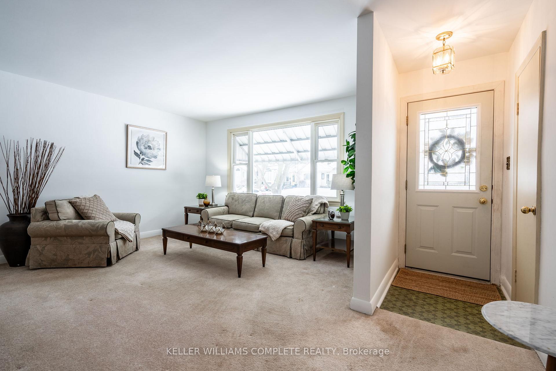 Photo 3 of 520 Bridgman Avenue, Burlington, Brant — HOMEH