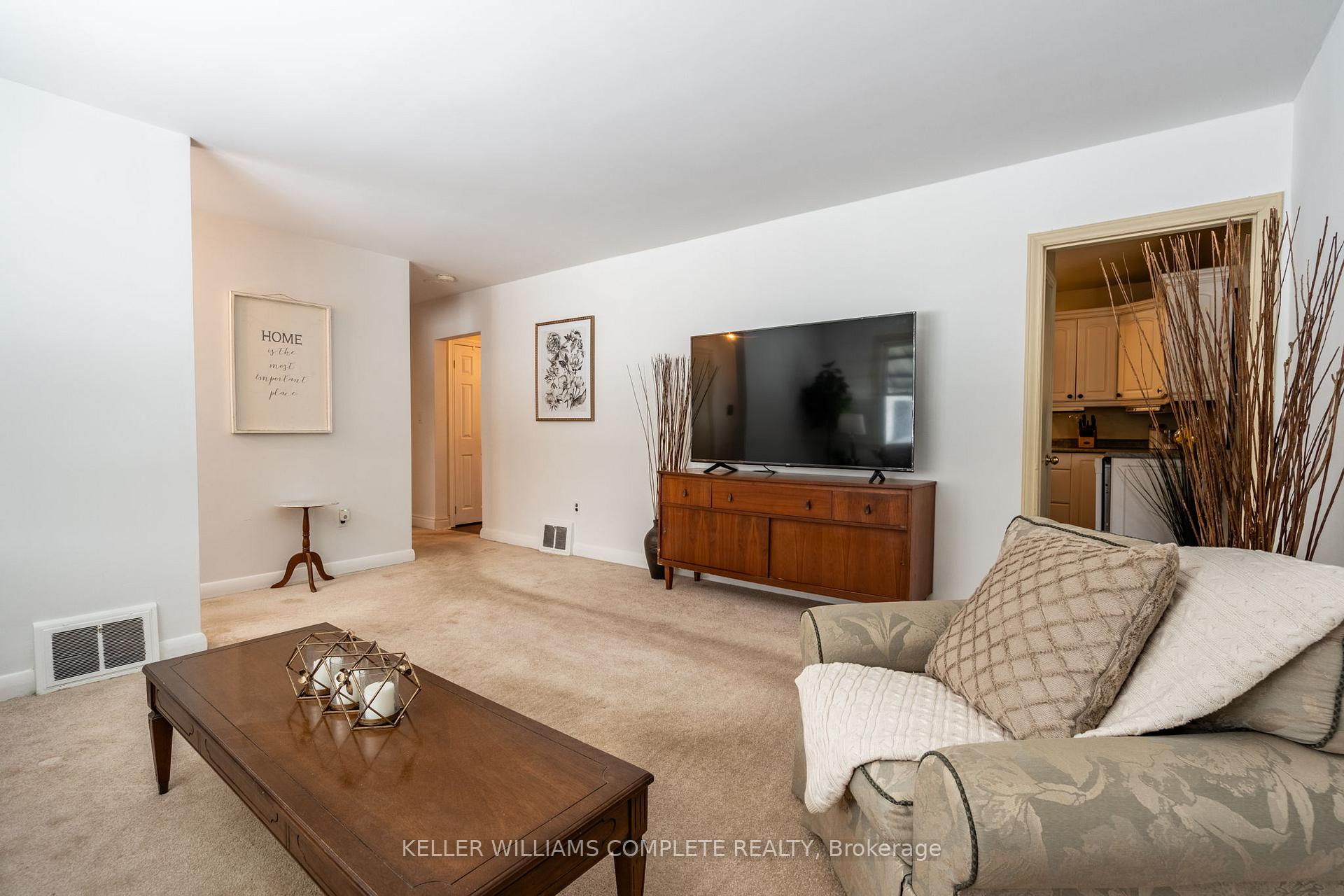 Photo 5 of 520 Bridgman Avenue, Burlington, Brant — HOMEH