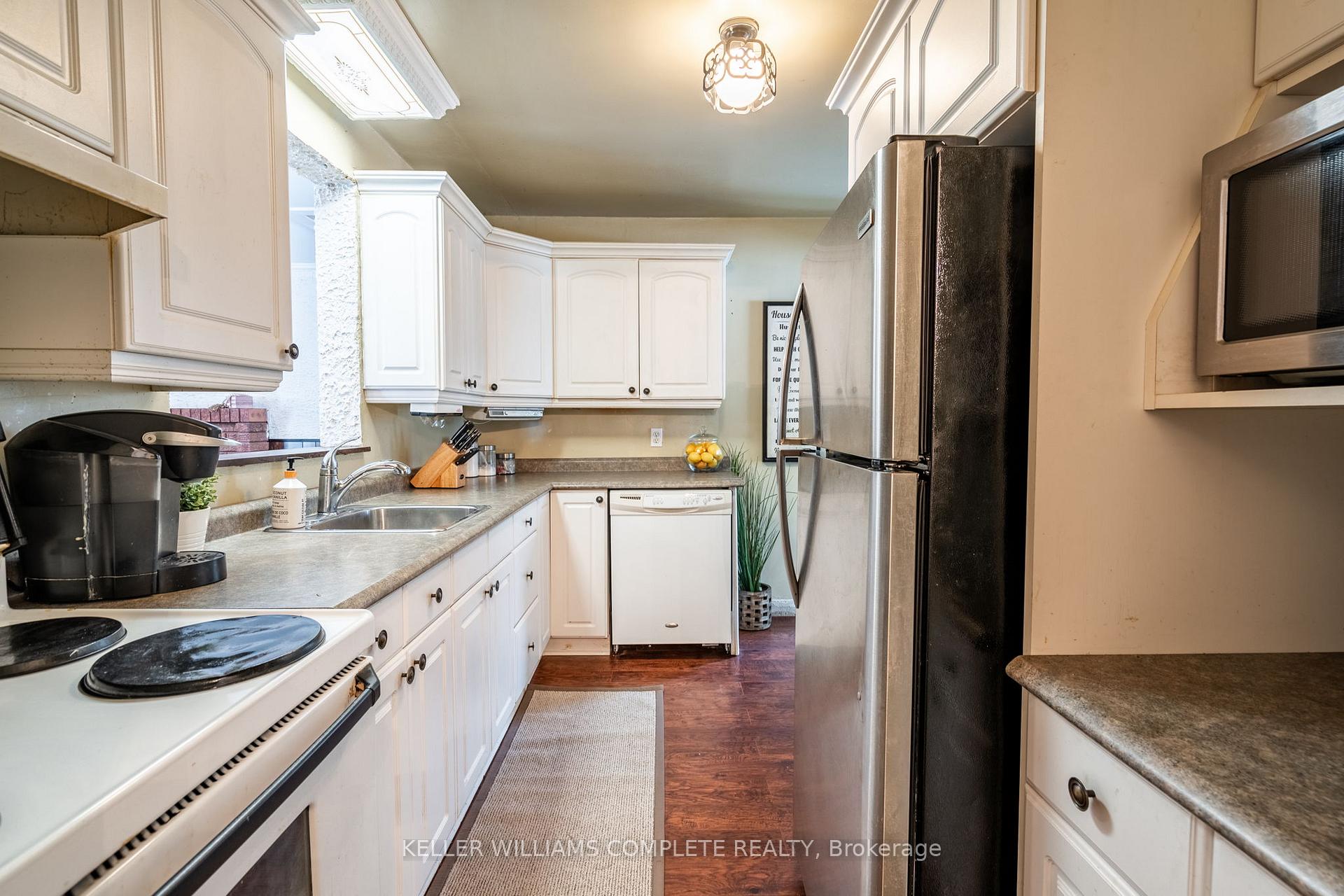 Photo 6 of 520 Bridgman Avenue, Burlington, Brant — HOMEH