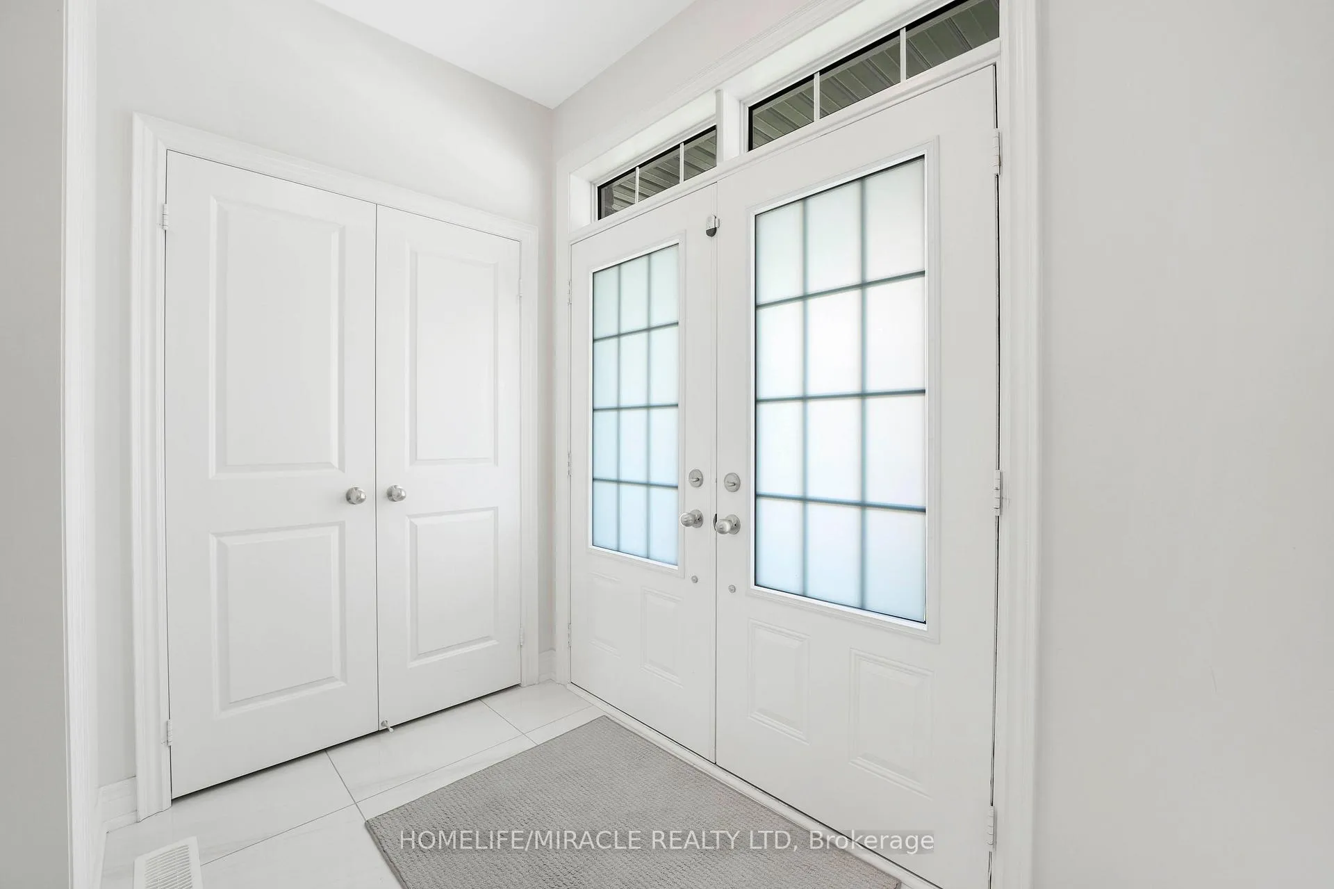 Photo 2 of 181 Boone Crescent, Vaughan, Kleinburg — HOMEH