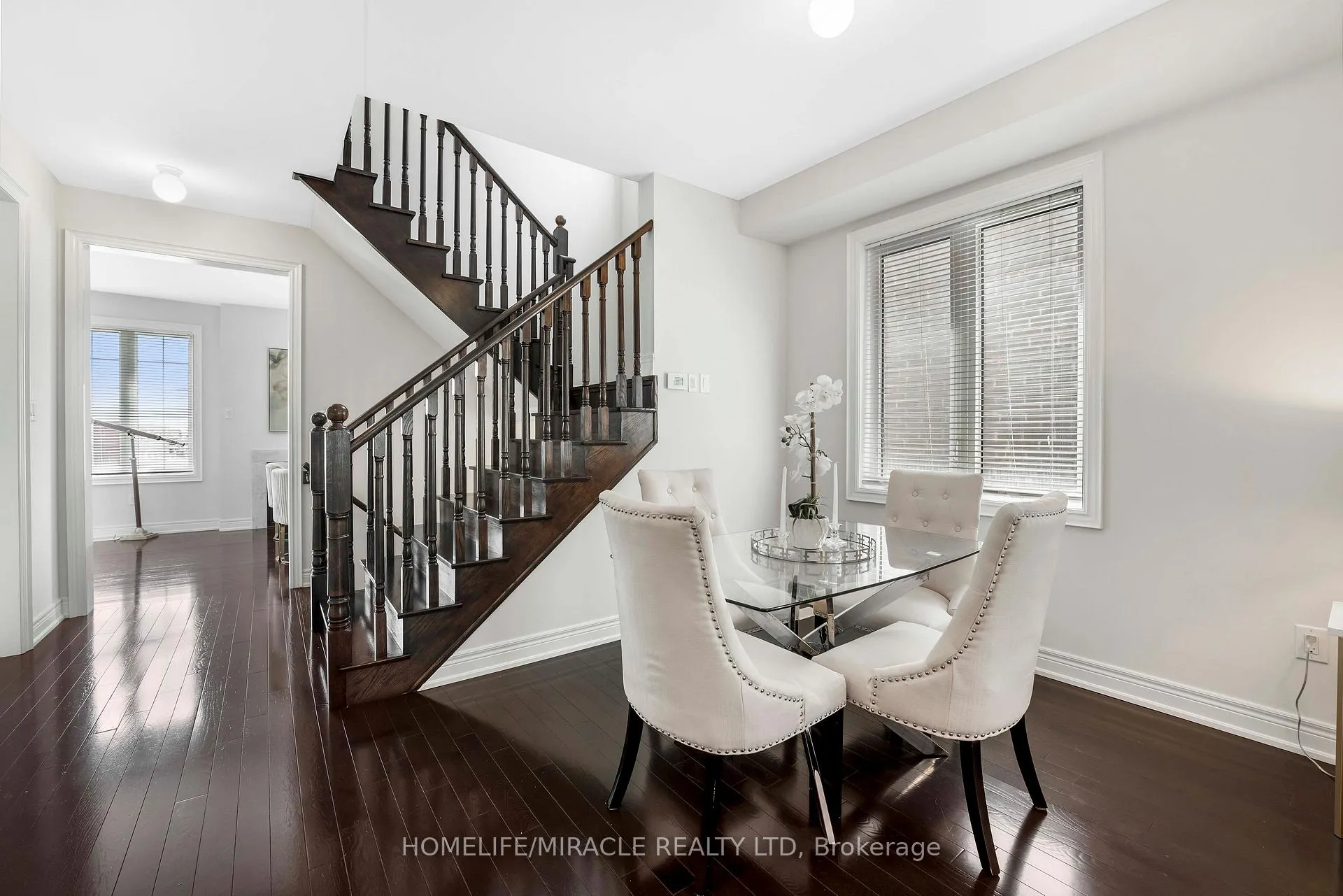 Photo 5 of 181 Boone Crescent, Vaughan, Kleinburg — HOMEH