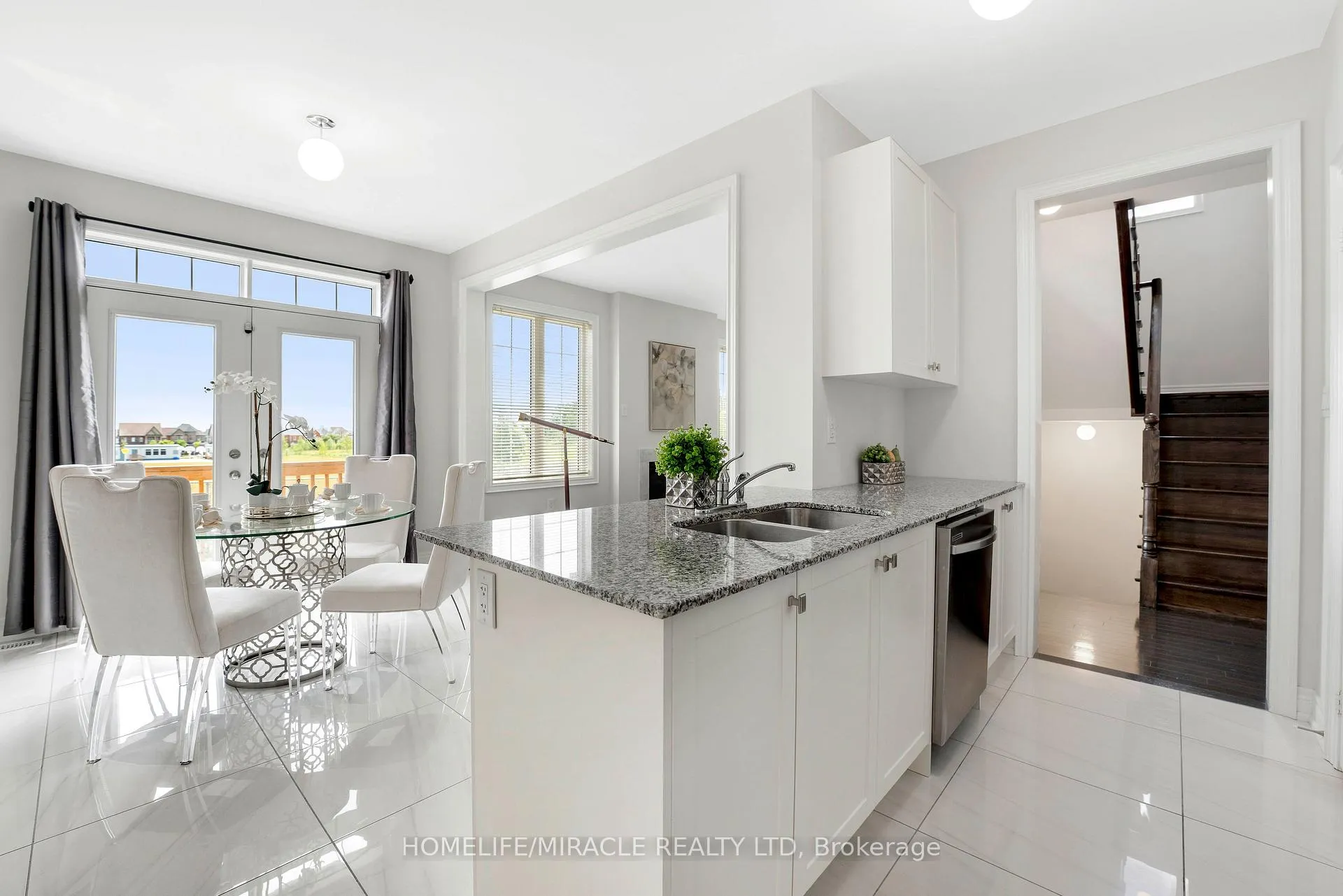 Photo 11 of 181 Boone Crescent, Vaughan, Kleinburg — HOMEH