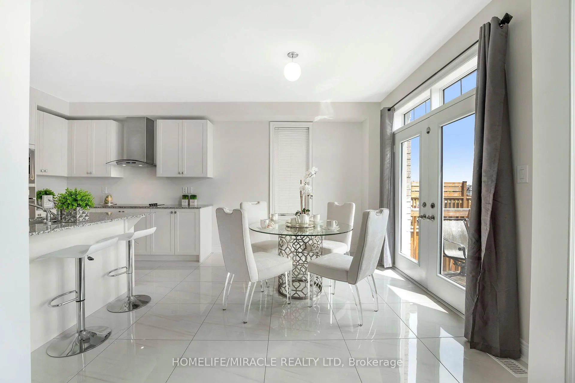 Photo 15 of 181 Boone Crescent, Vaughan, Kleinburg — HOMEH