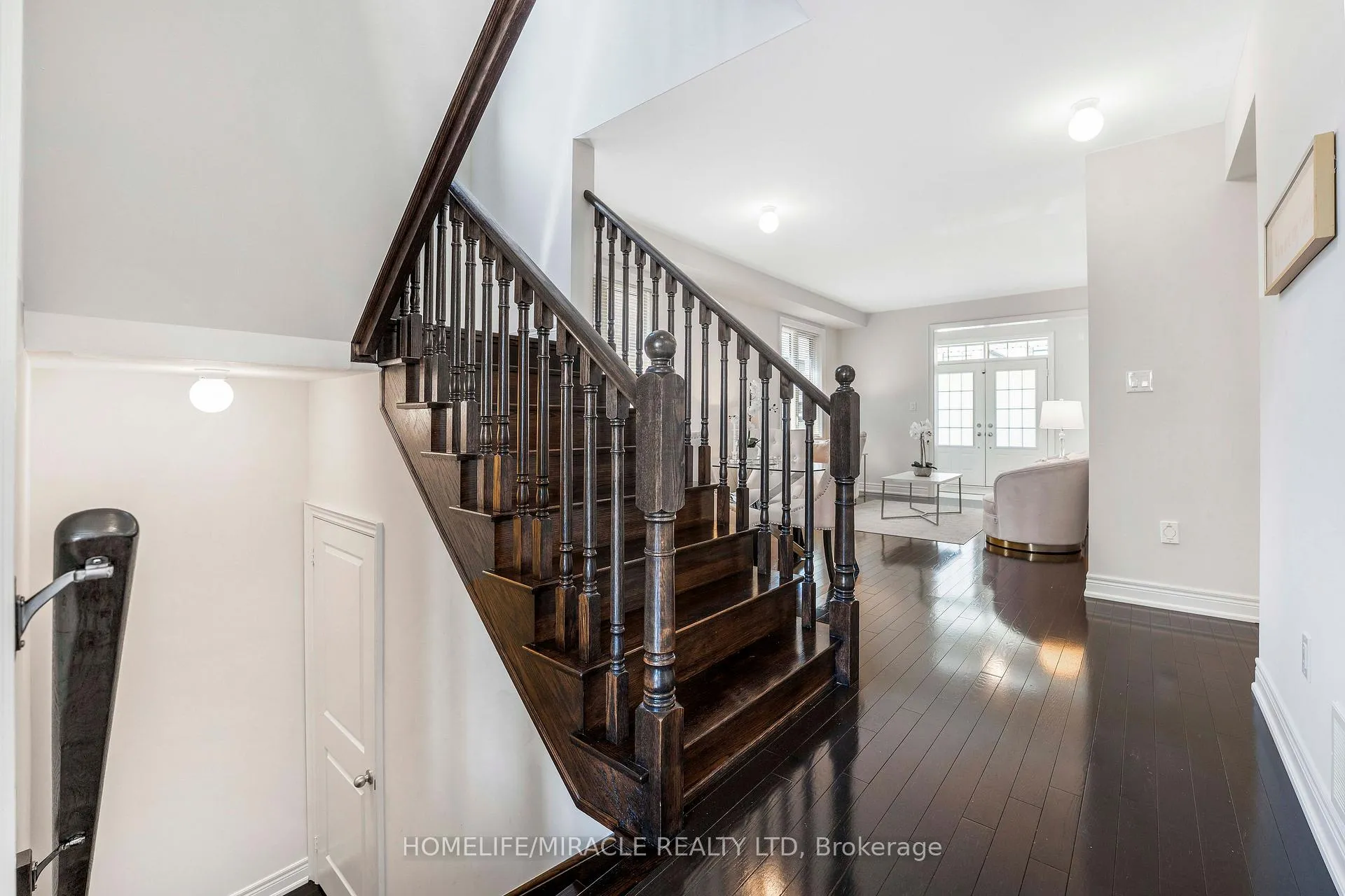 Photo 18 of 181 Boone Crescent, Vaughan, Kleinburg — HOMEH