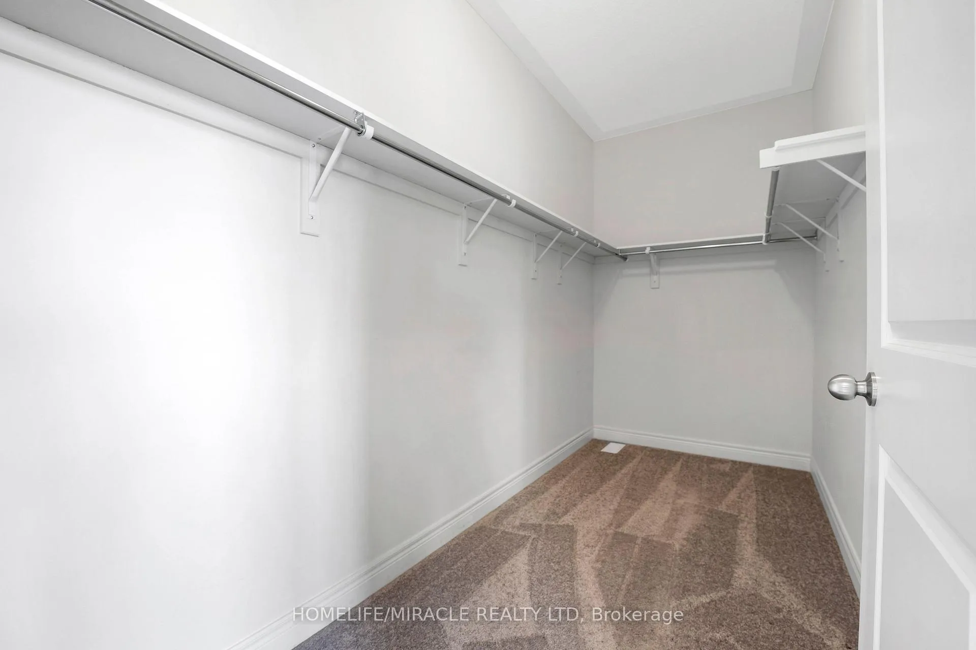 Photo 23 of 181 Boone Crescent, Vaughan, Kleinburg — HOMEH