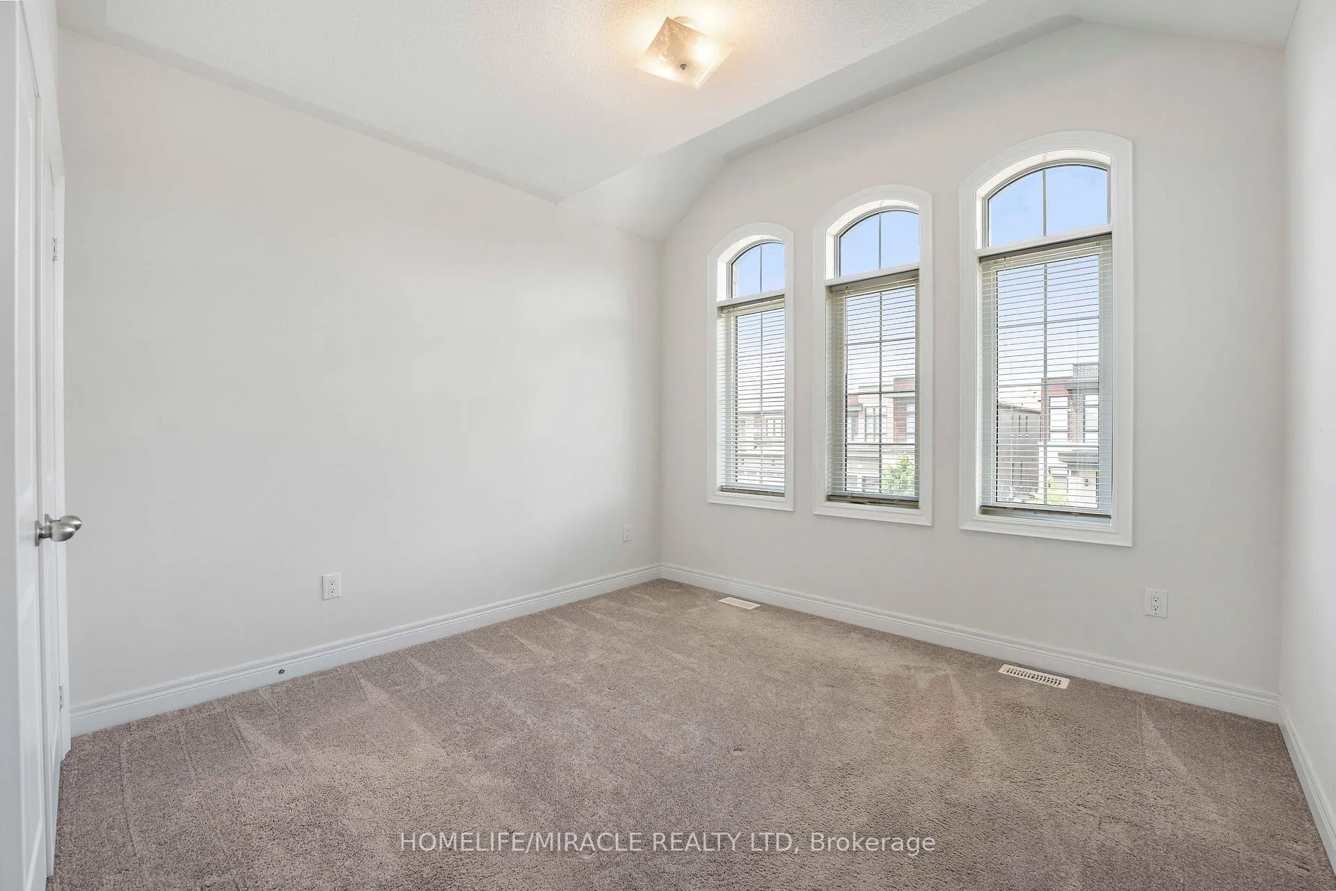 Photo 33 of 181 Boone Crescent, Vaughan, Kleinburg — HOMEH