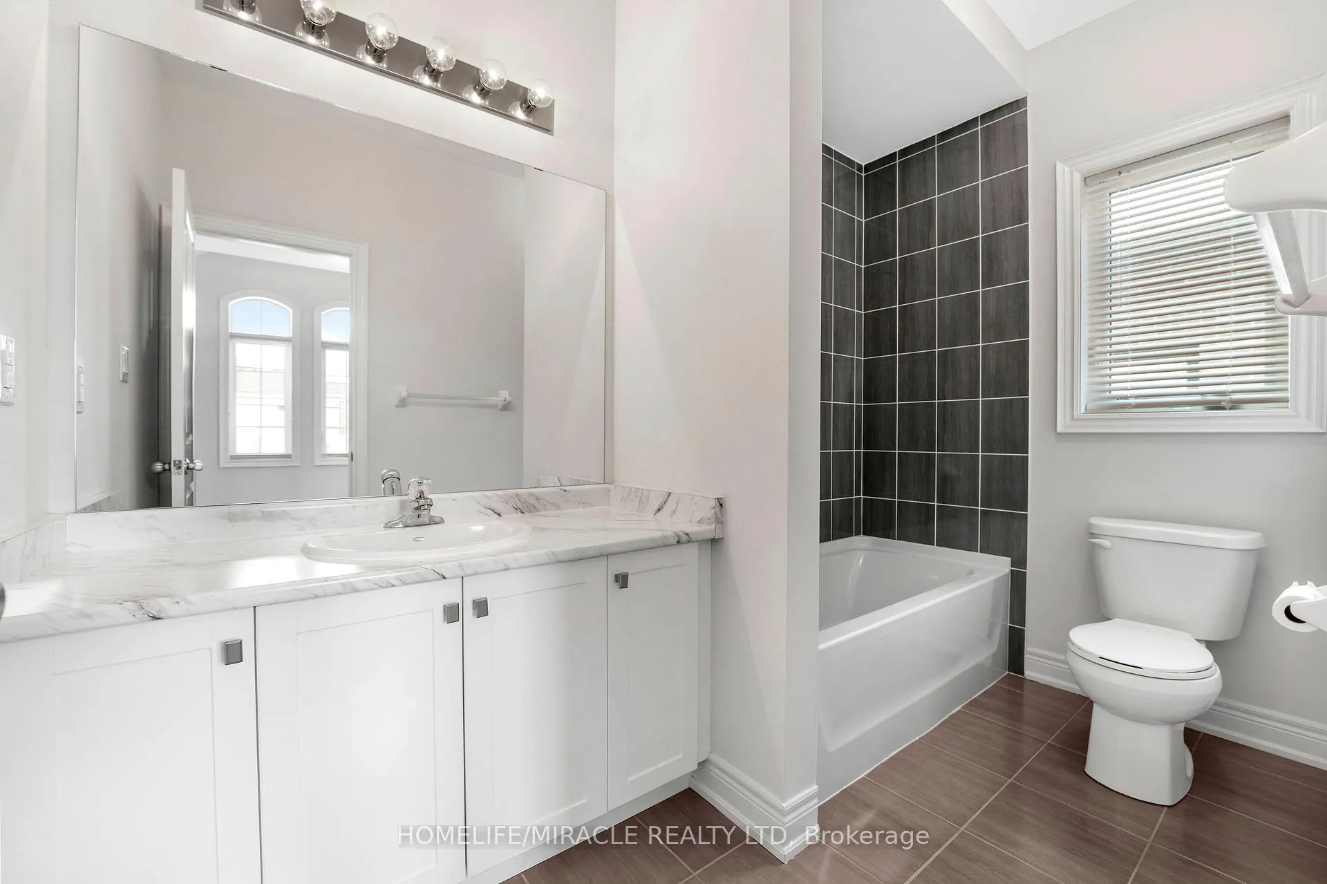 Photo 35 of 181 Boone Crescent, Vaughan, Kleinburg — HOMEH