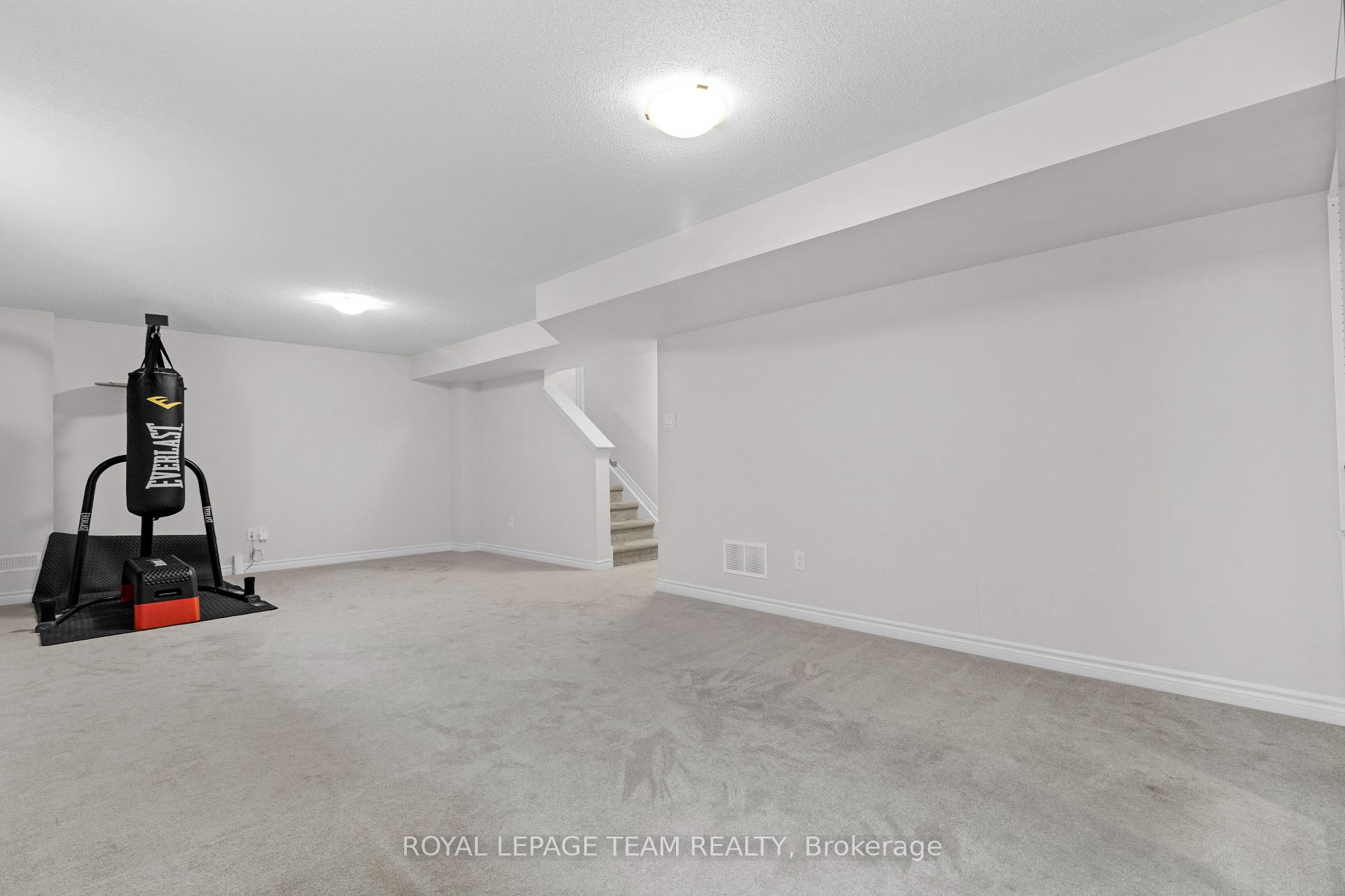 Photo 5 of 506 Sturnidae Street, Ottawa, Barrhaven - Half Moon Bay — HOMEH