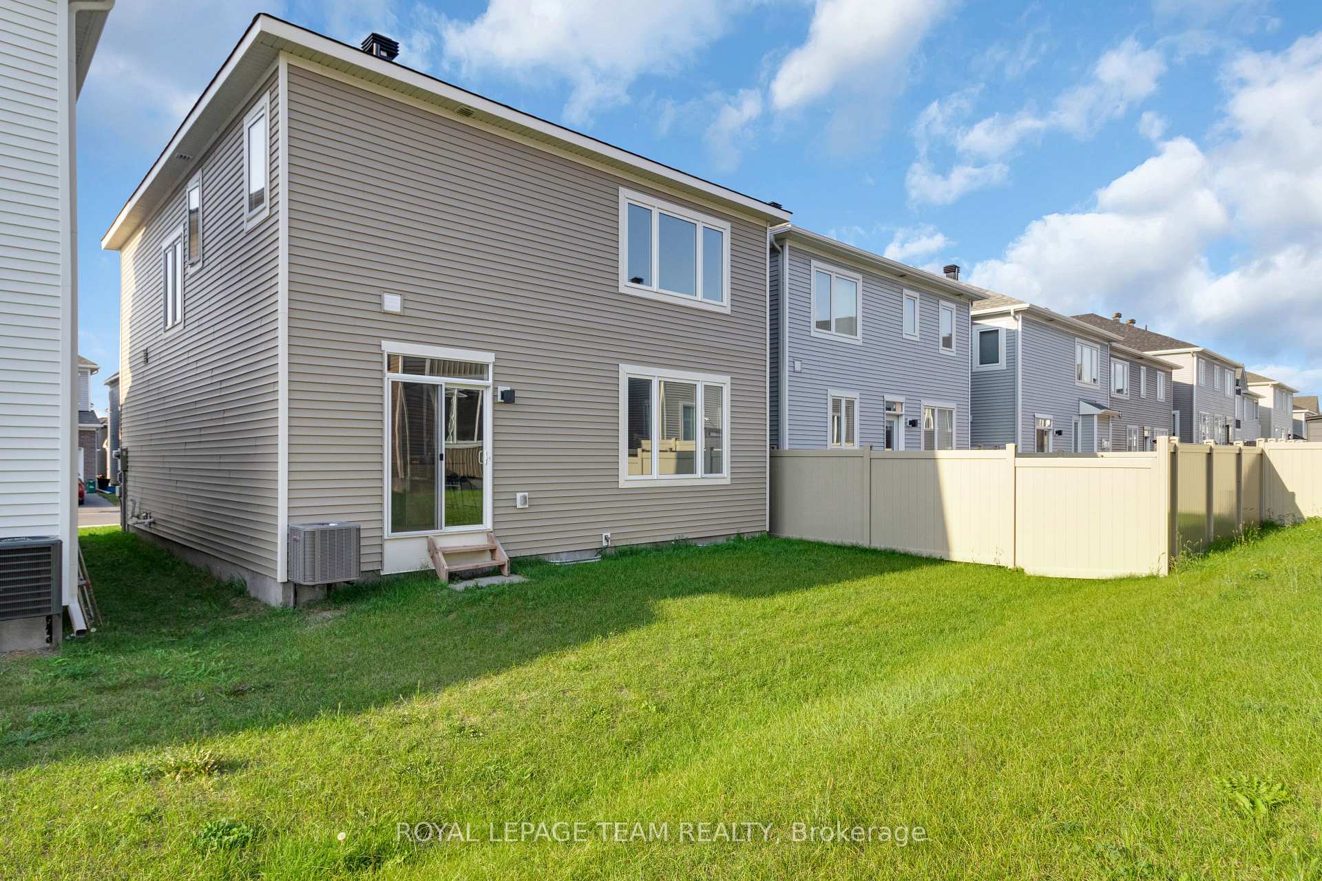 Photo 7 of 506 Sturnidae Street, Ottawa, Barrhaven - Half Moon Bay — HOMEH