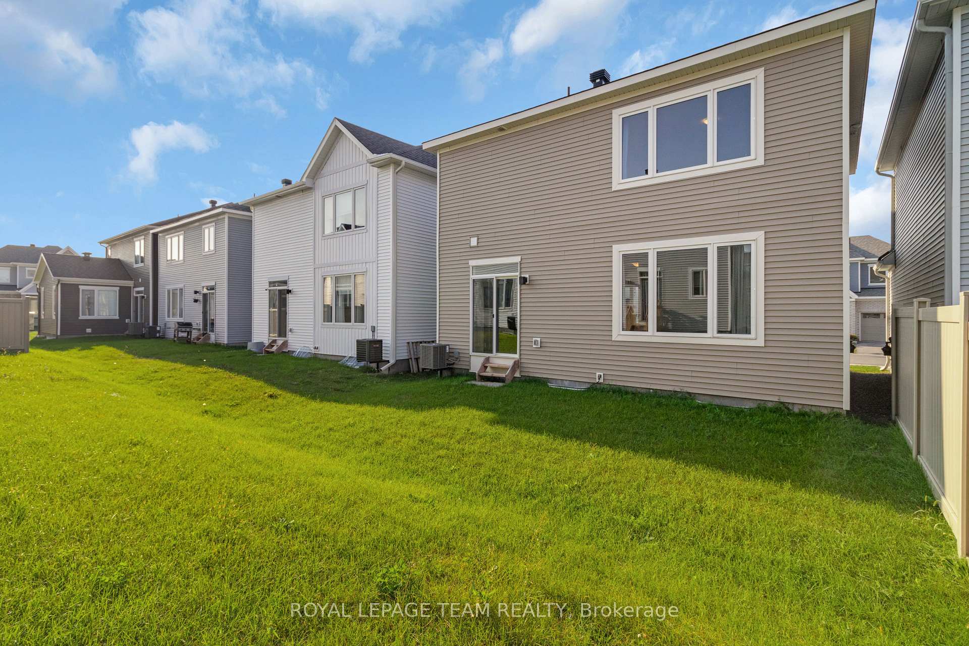 Photo 8 of 506 Sturnidae Street, Ottawa, Barrhaven - Half Moon Bay — HOMEH