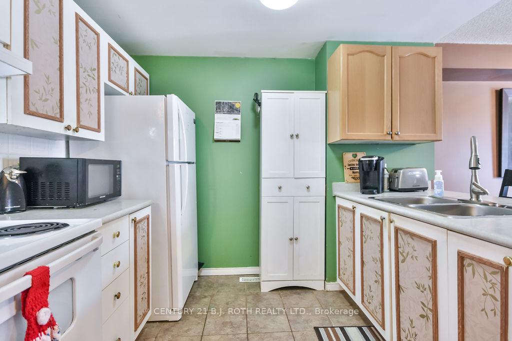 Photo 5 of 33 Lee Crescent, Barrie, Holly — HOMEH