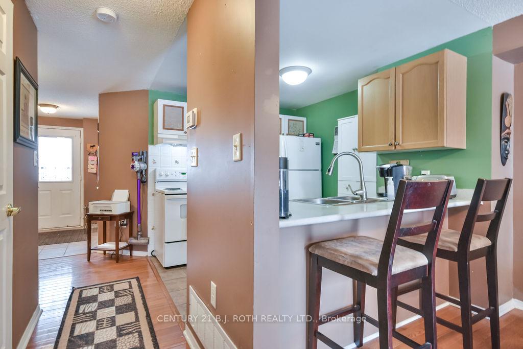 Photo 6 of 33 Lee Crescent, Barrie, Holly — HOMEH