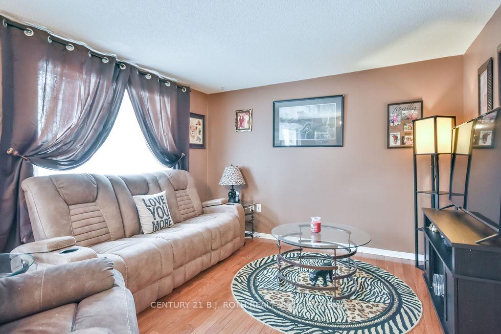 Photo 8 of 33 Lee Crescent, Barrie, Holly — HOMEH