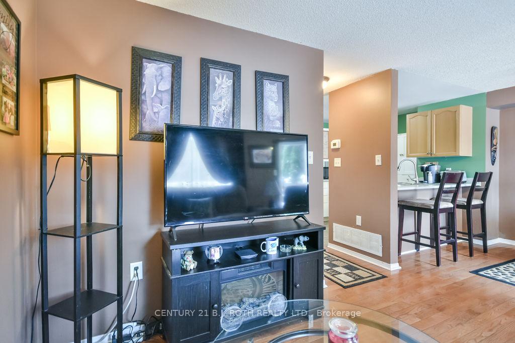 Photo 10 of 33 Lee Crescent, Barrie, Holly — HOMEH