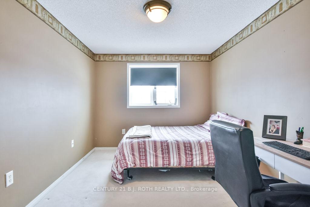Photo 18 of 33 Lee Crescent, Barrie, Holly — HOMEH