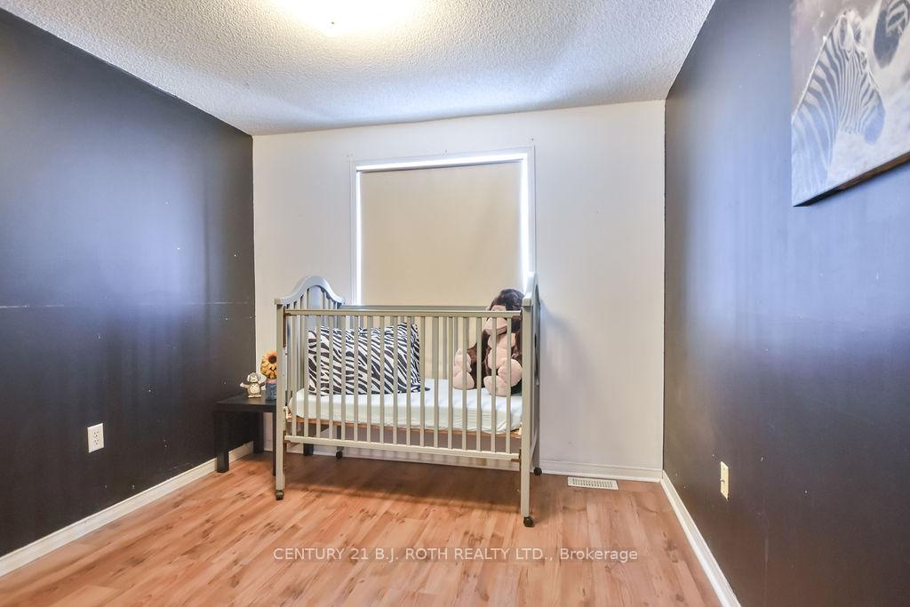 Photo 20 of 33 Lee Crescent, Barrie, Holly — HOMEH