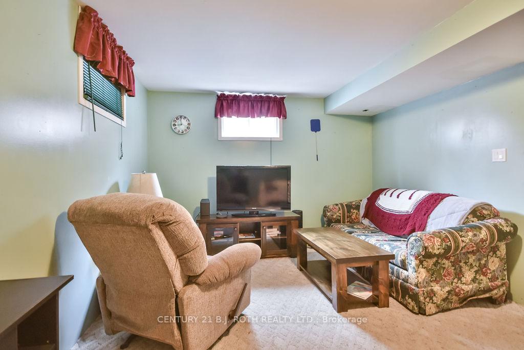 Photo 24 of 33 Lee Crescent, Barrie, Holly — HOMEH