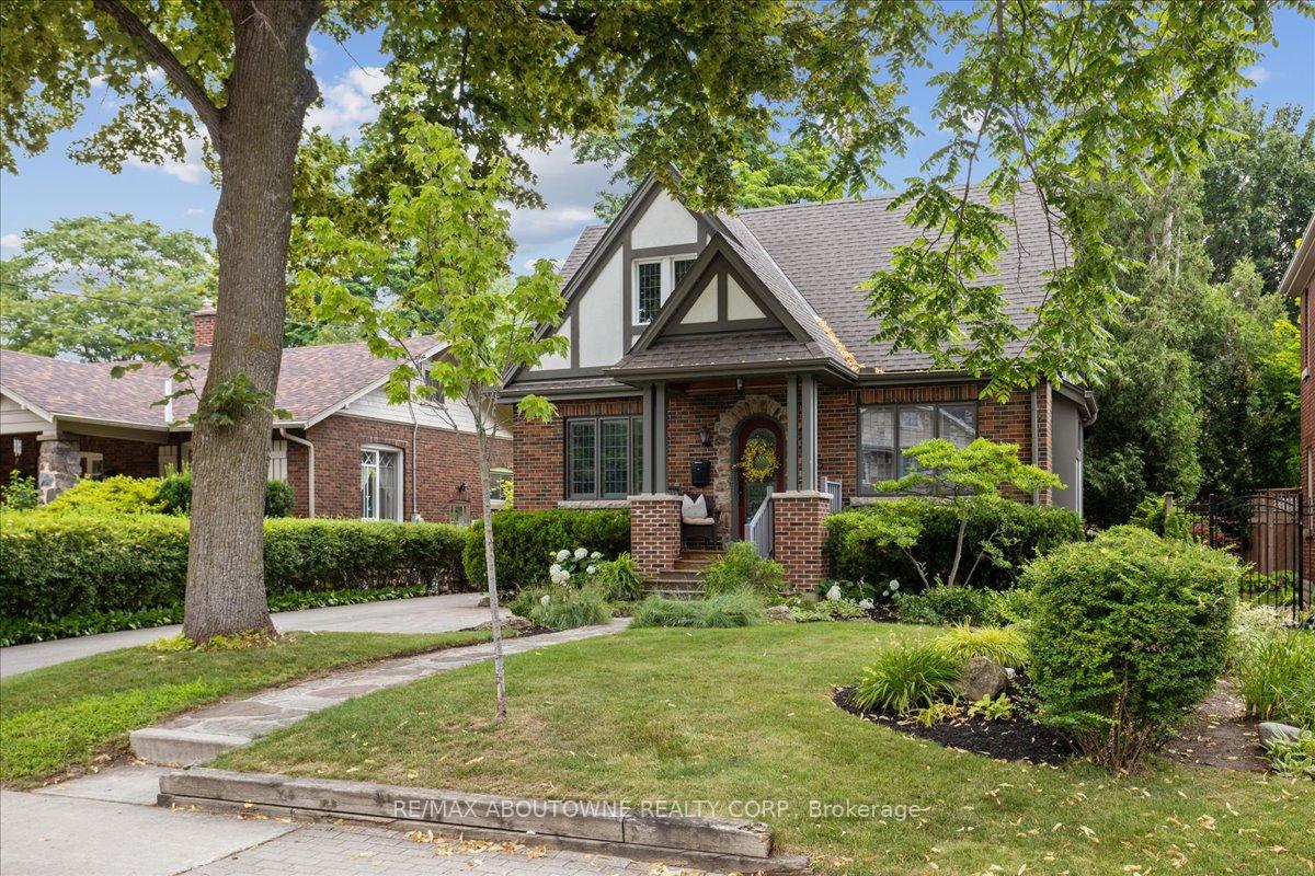 Photo 2 of 565 Locust Street, Burlington, Brant — HOMEH