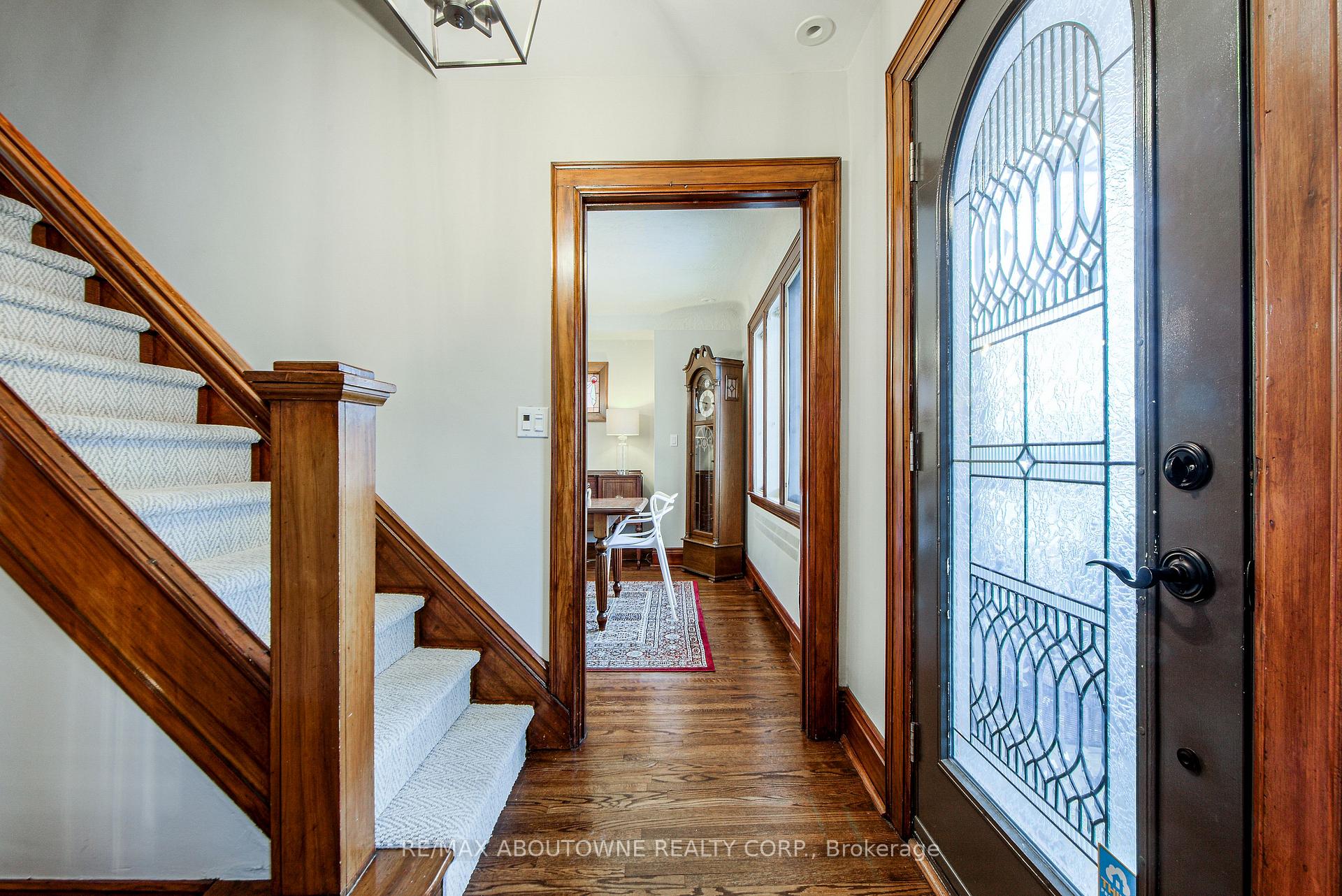Photo 4 of 565 Locust Street, Burlington, Brant — HOMEH