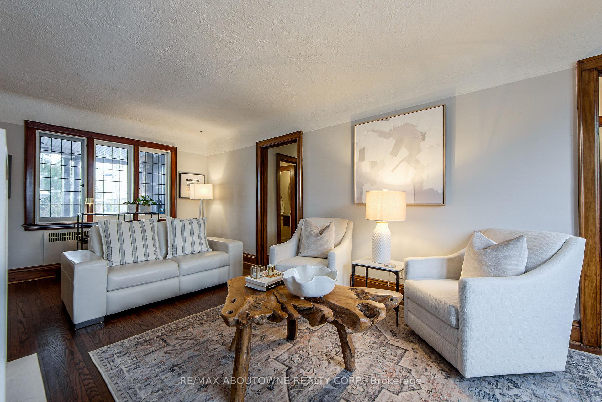 Photo 5 of 565 Locust Street, Burlington, Brant — HOMEH