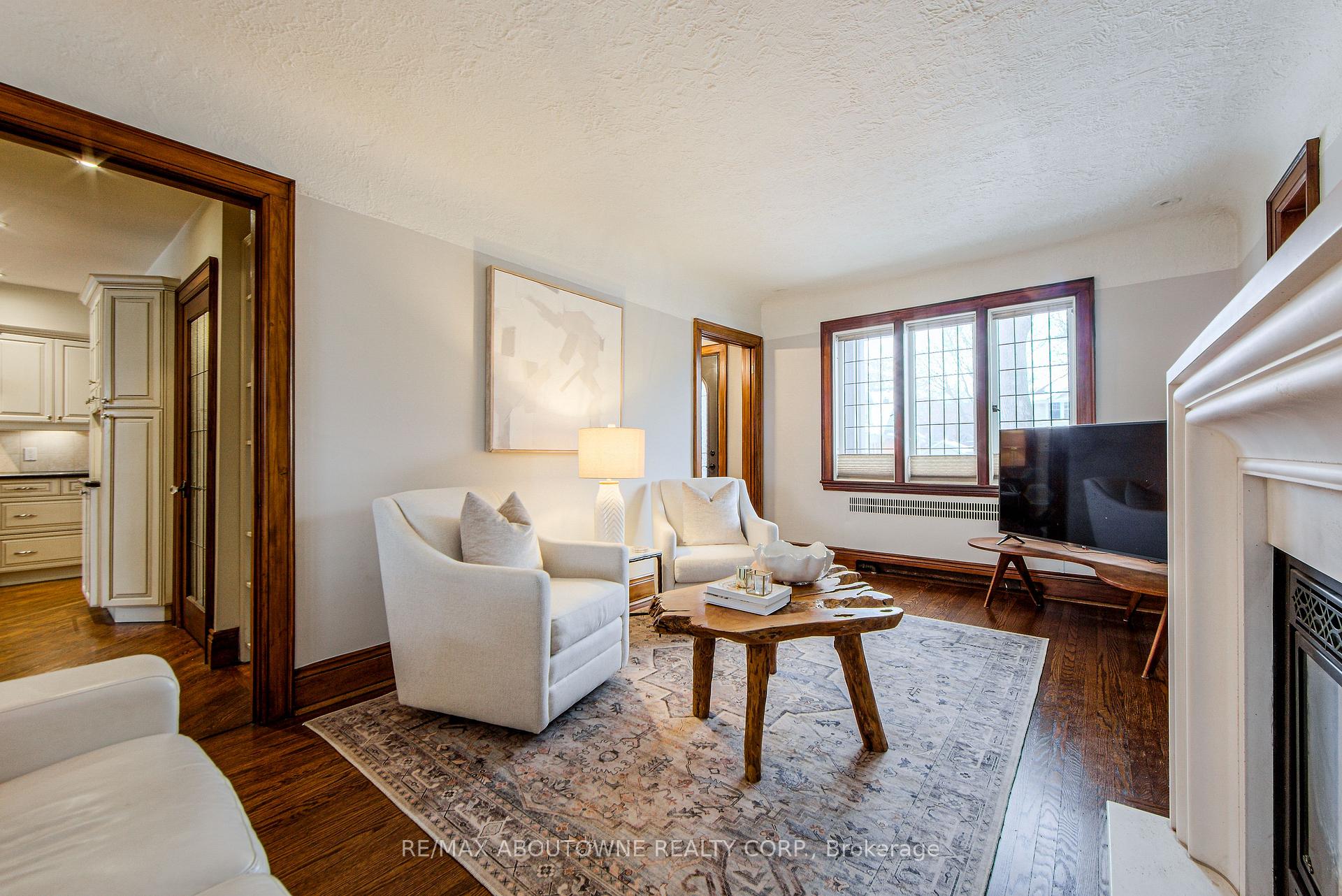 Photo 6 of 565 Locust Street, Burlington, Brant — HOMEH
