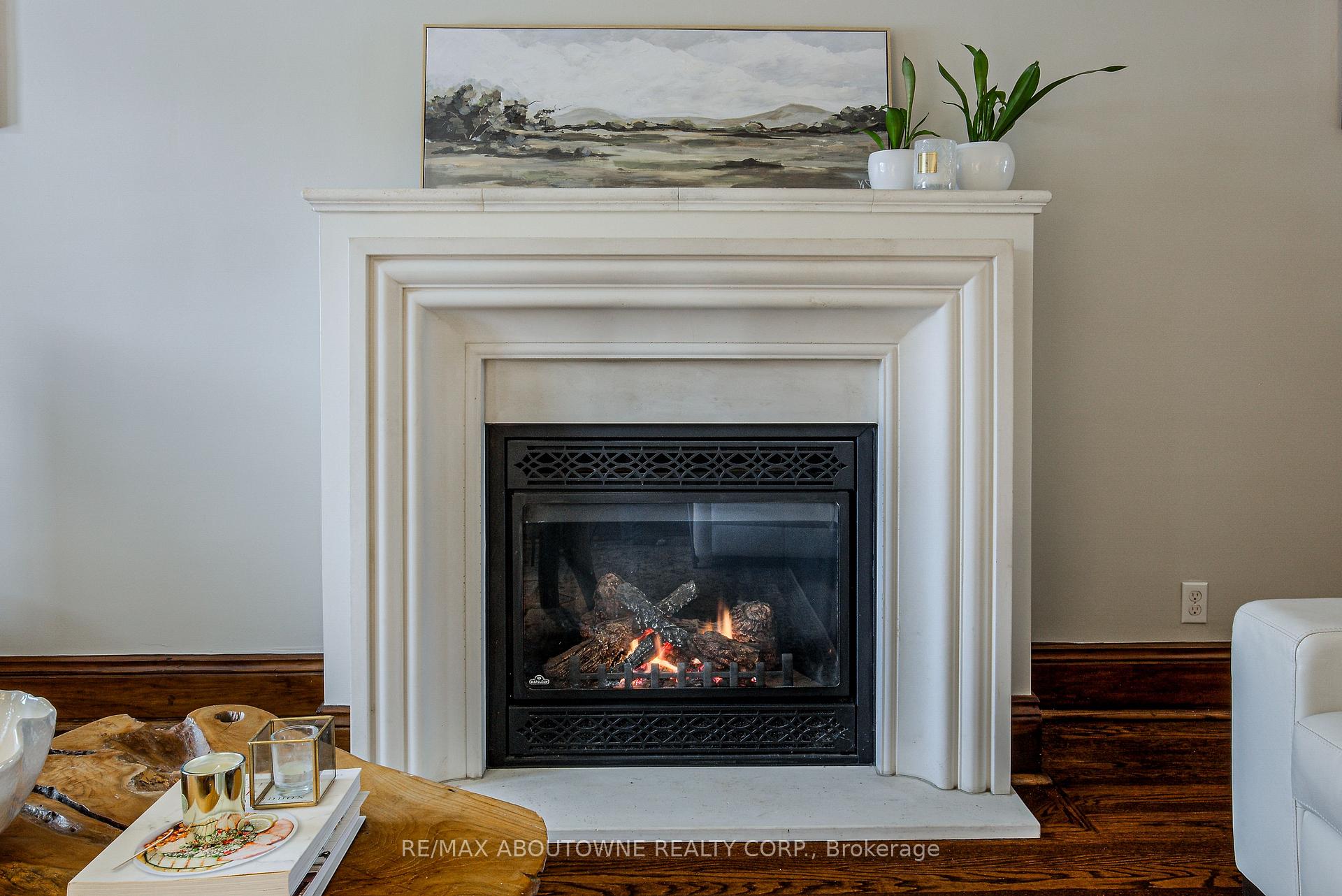 Photo 7 of 565 Locust Street, Burlington, Brant — HOMEH