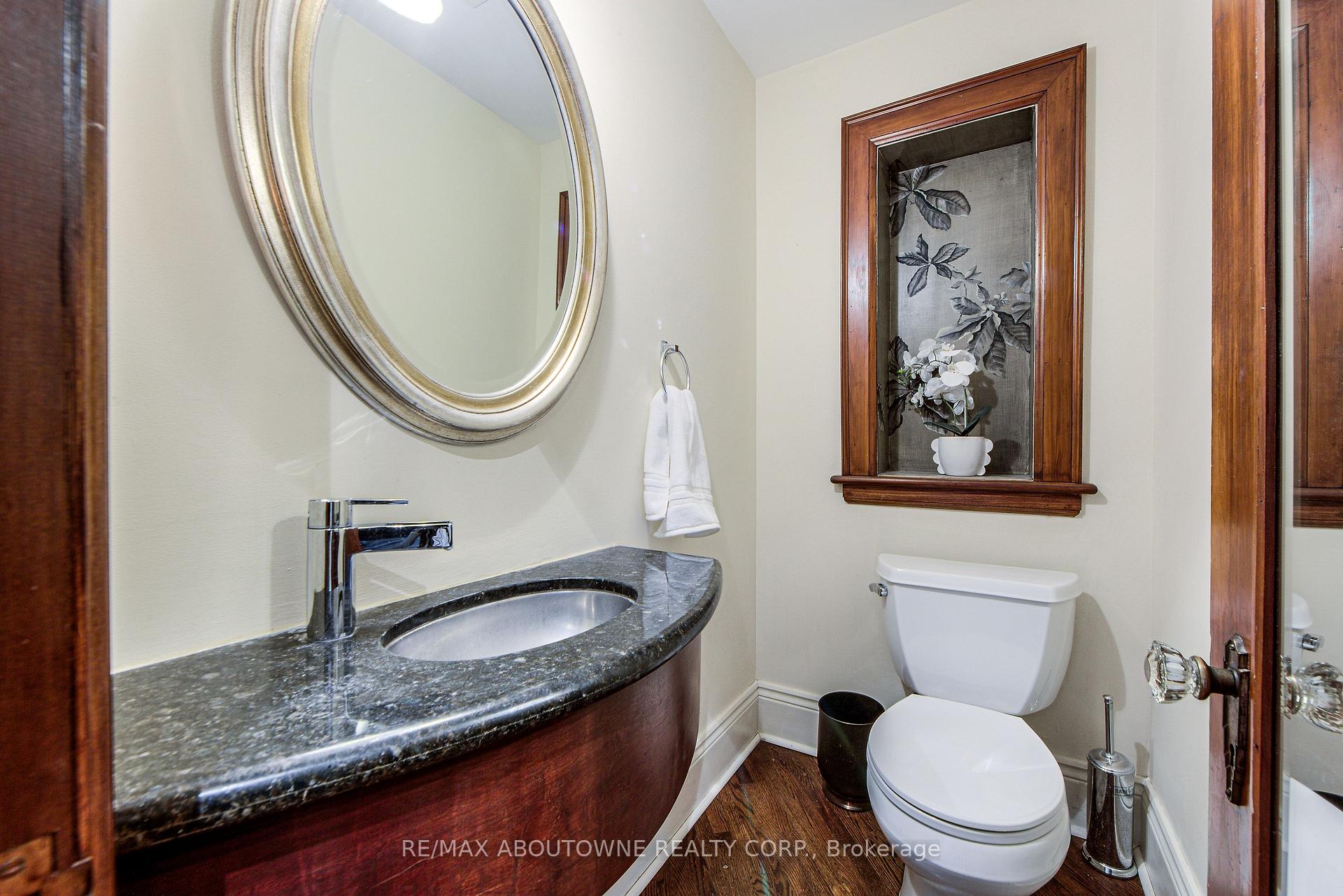 Photo 9 of 565 Locust Street, Burlington, Brant — HOMEH