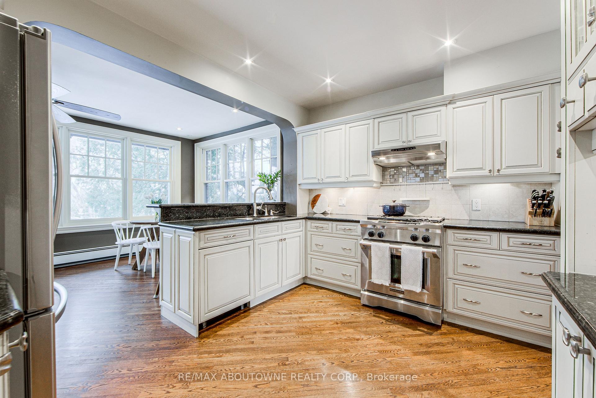 Photo 11 of 565 Locust Street, Burlington, Brant — HOMEH