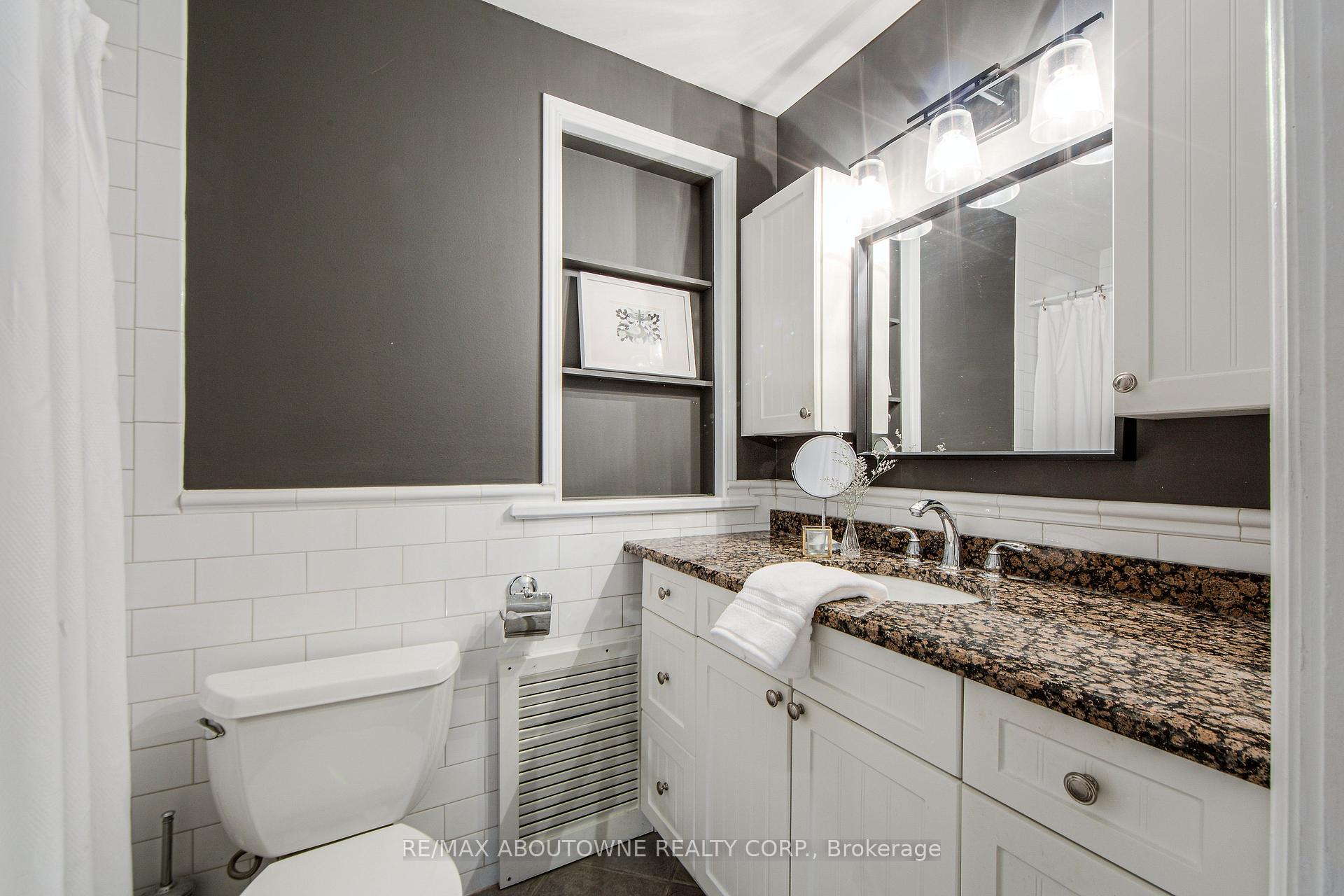 Photo 24 of 565 Locust Street, Burlington, Brant — HOMEH