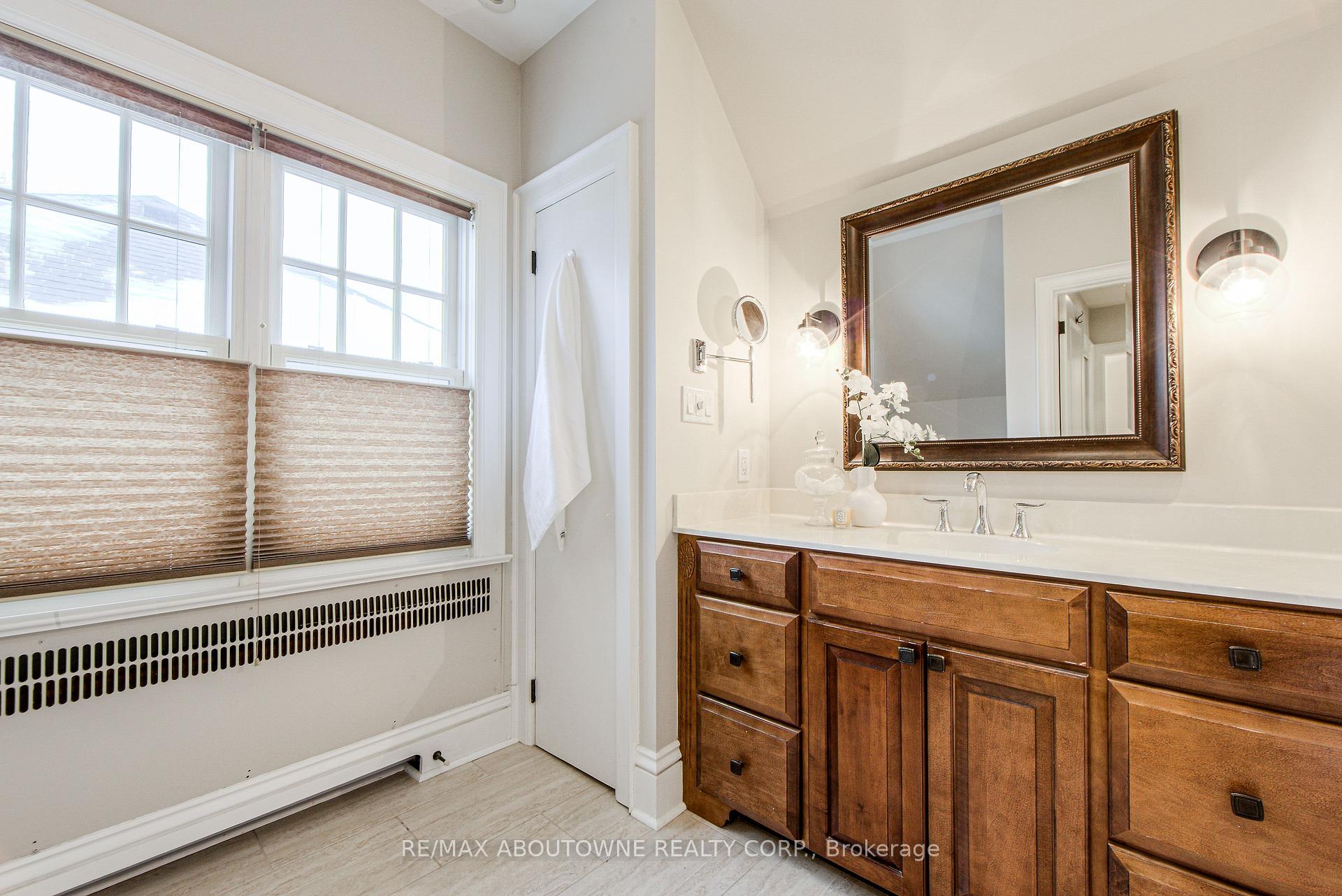 Photo 28 of 565 Locust Street, Burlington, Brant — HOMEH