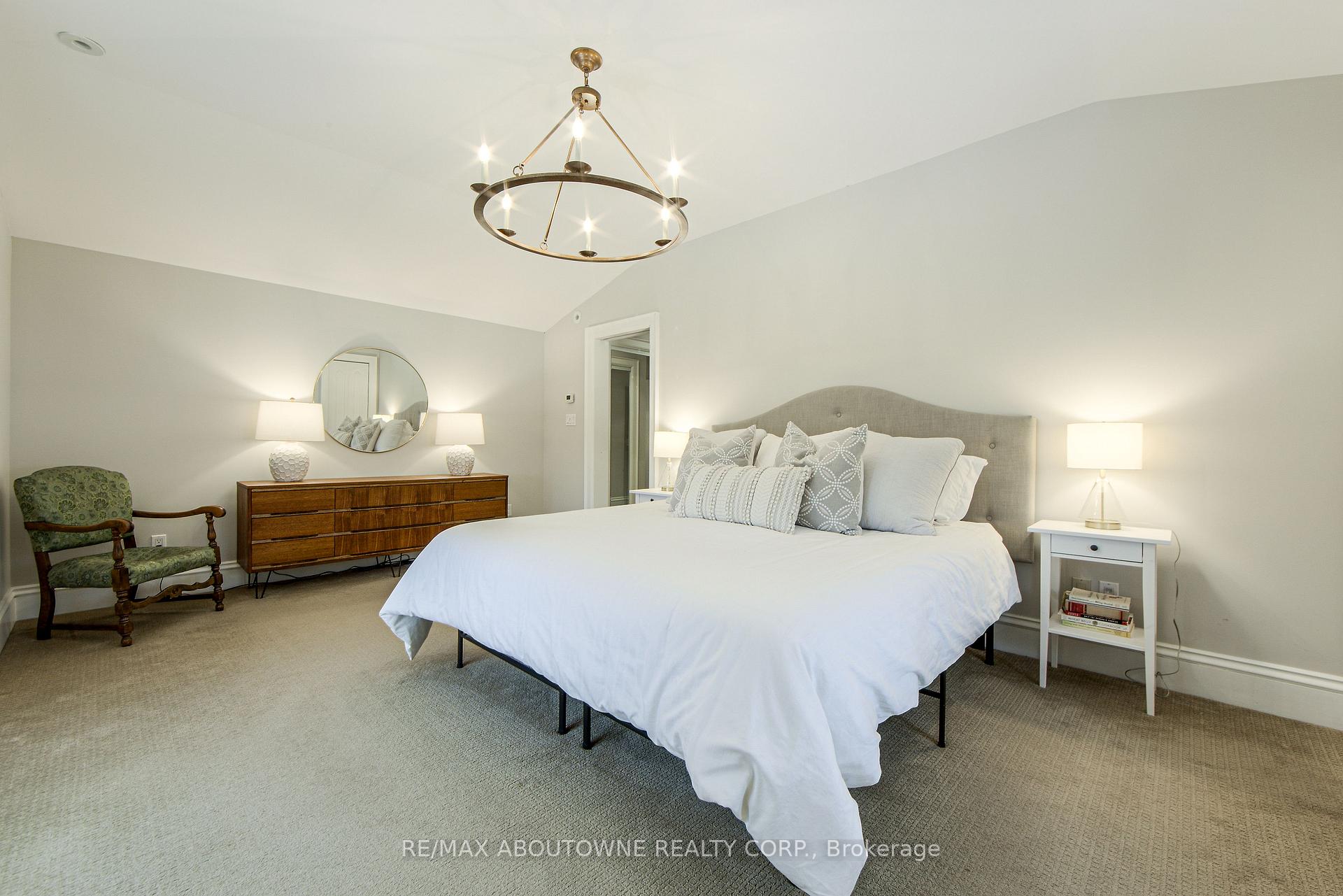 Photo 32 of 565 Locust Street, Burlington, Brant — HOMEH