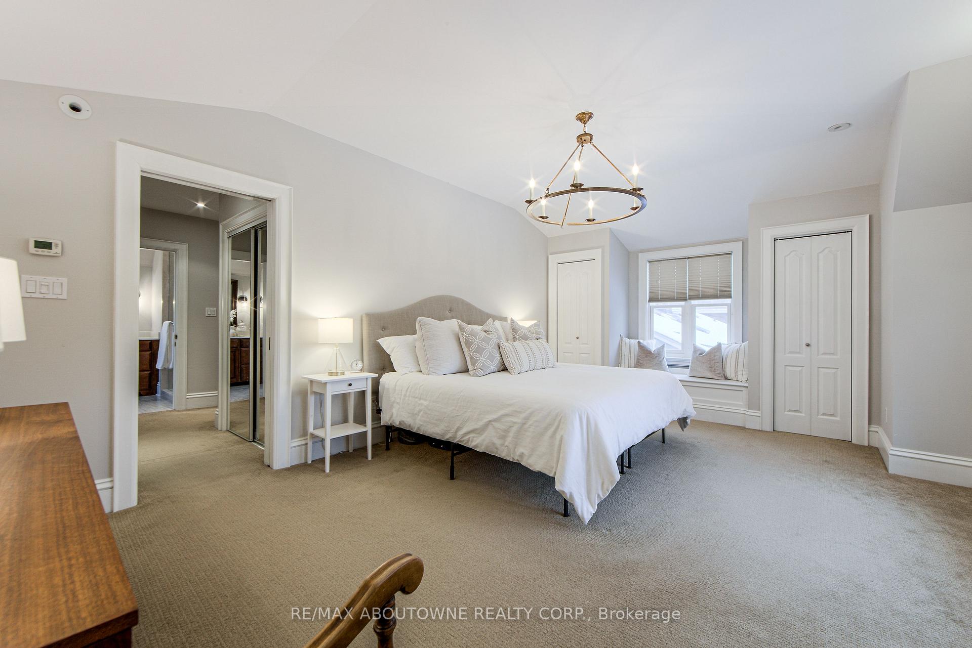 Photo 33 of 565 Locust Street, Burlington, Brant — HOMEH