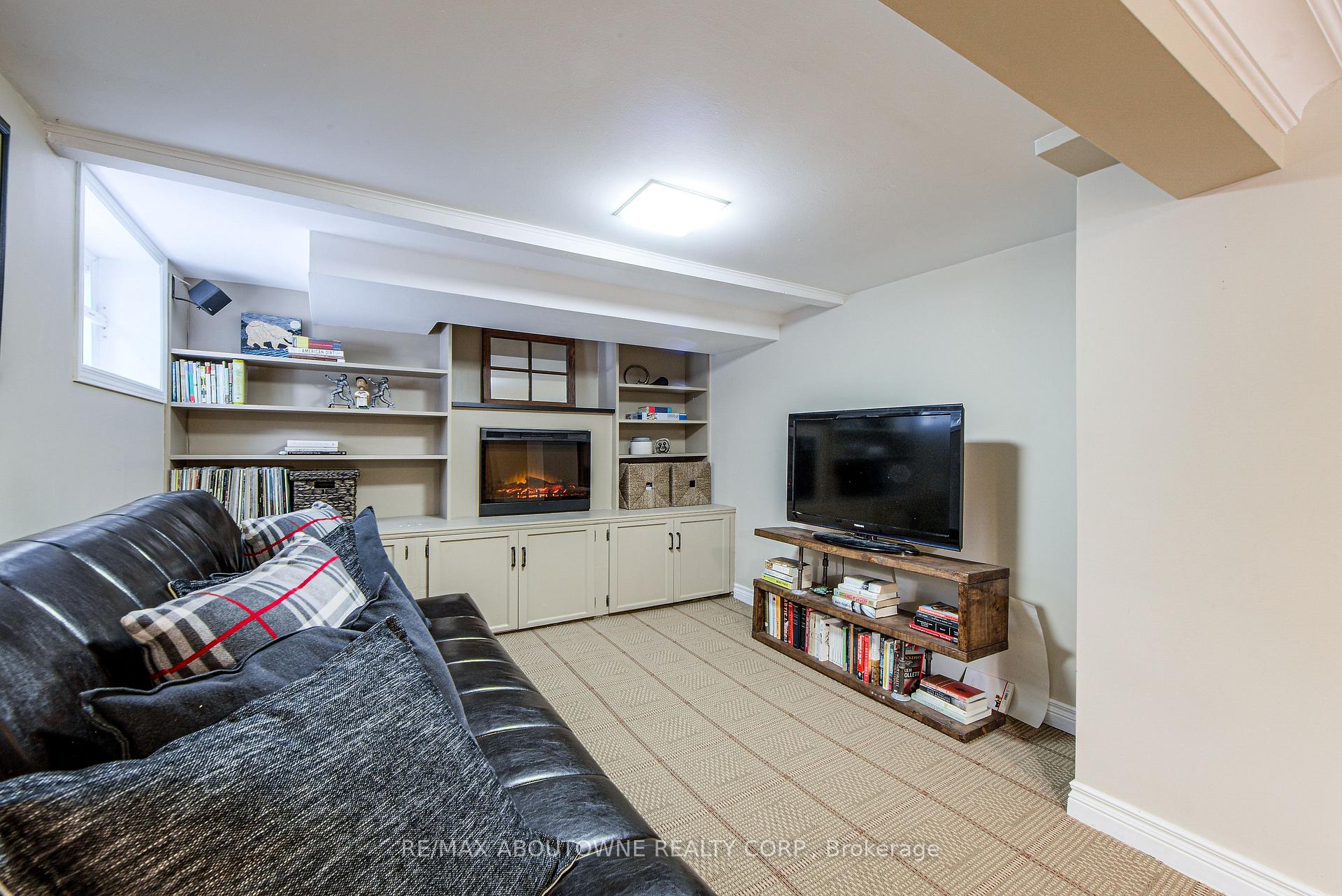 Photo 34 of 565 Locust Street, Burlington, Brant — HOMEH