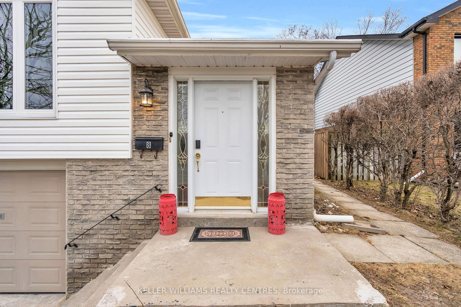 Photo 2 of 8 Armstrong Boulevard, Barrie, Allandale Heights — HOMEH