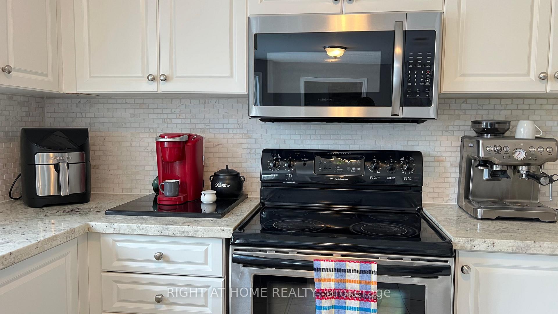 Photo 3 of 33 Knupp Road, Barrie, Edgehill Drive — HOMEH