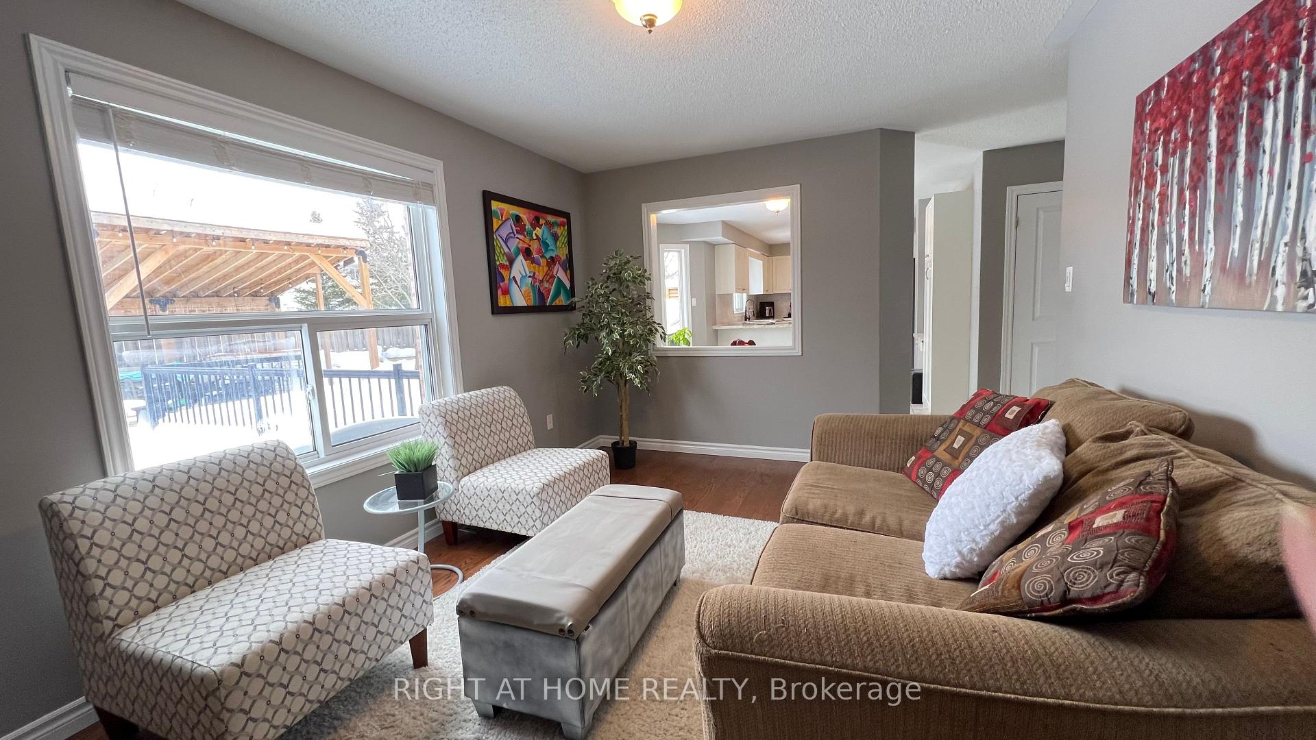 Photo 6 of 33 Knupp Road, Barrie, Edgehill Drive — HOMEH