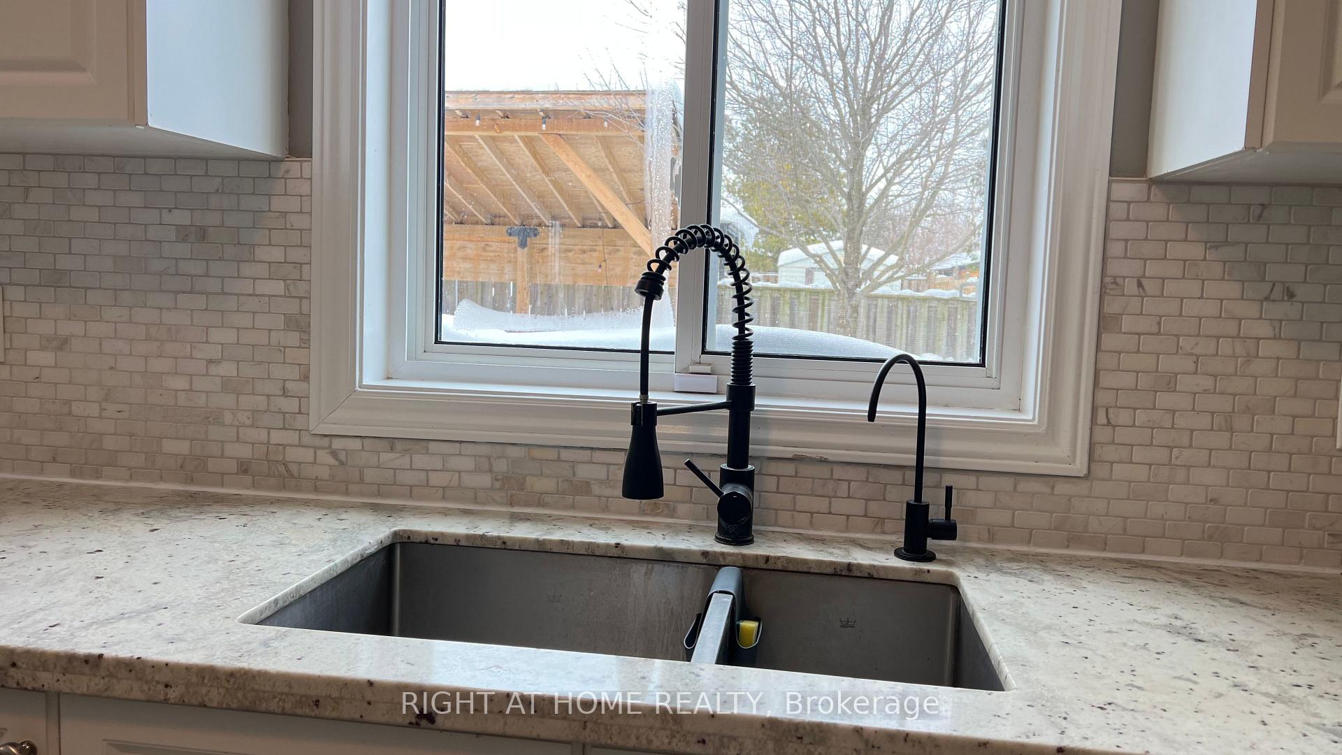 Photo 37 of 33 Knupp Road, Barrie, Edgehill Drive — HOMEH